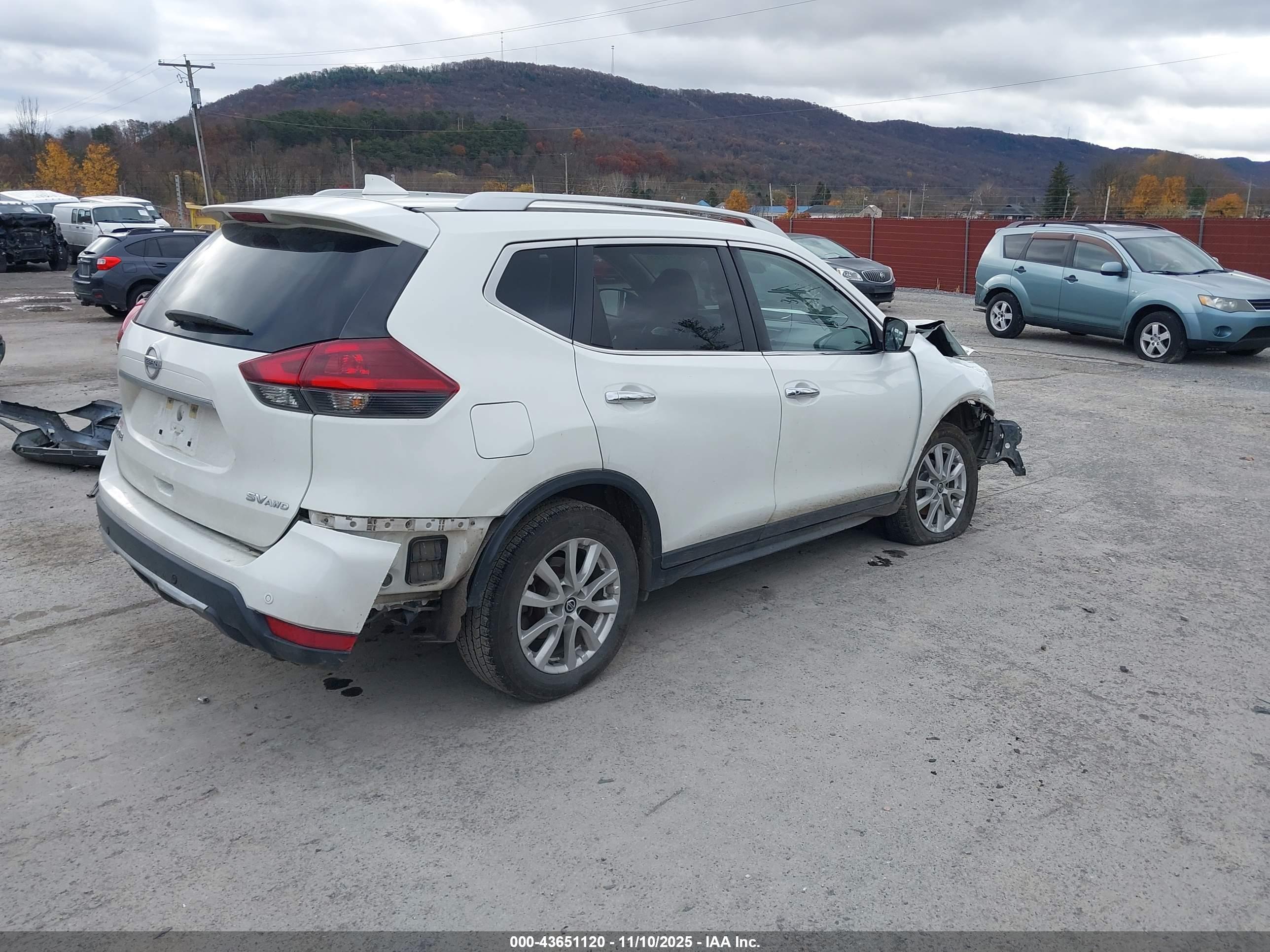 NISSAN ROGUE image 4
