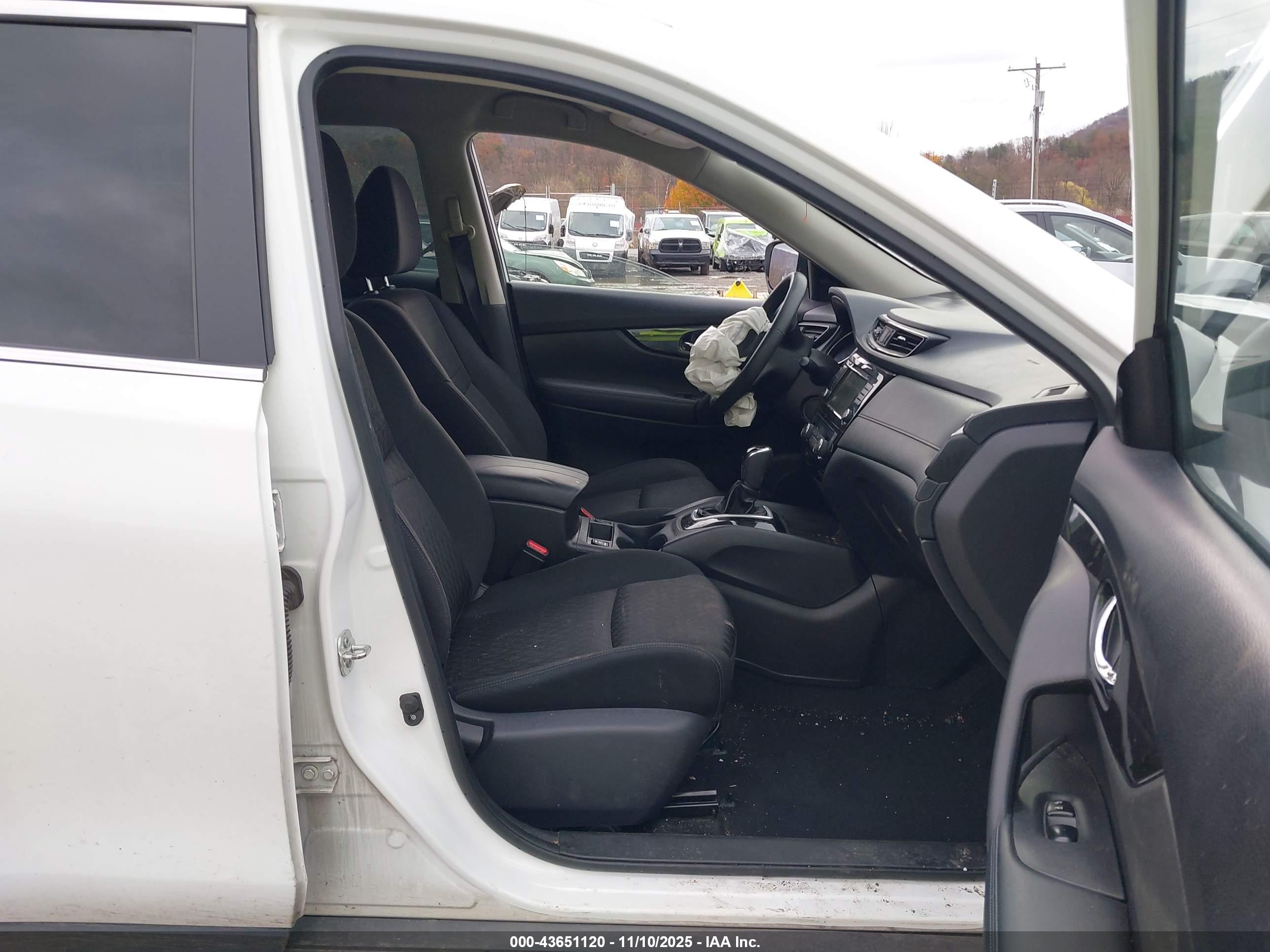 NISSAN ROGUE image 5