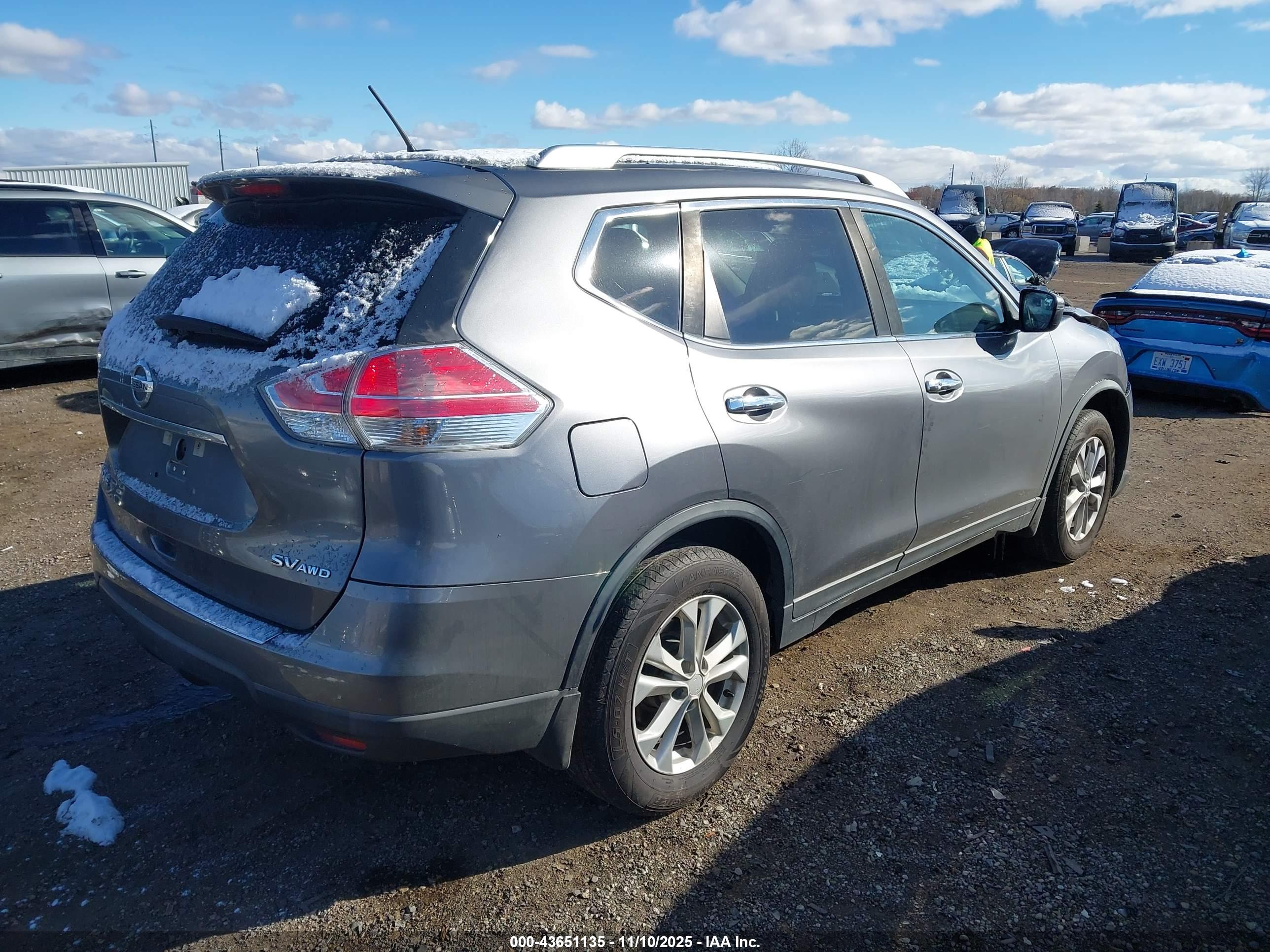 NISSAN ROGUE image 4
