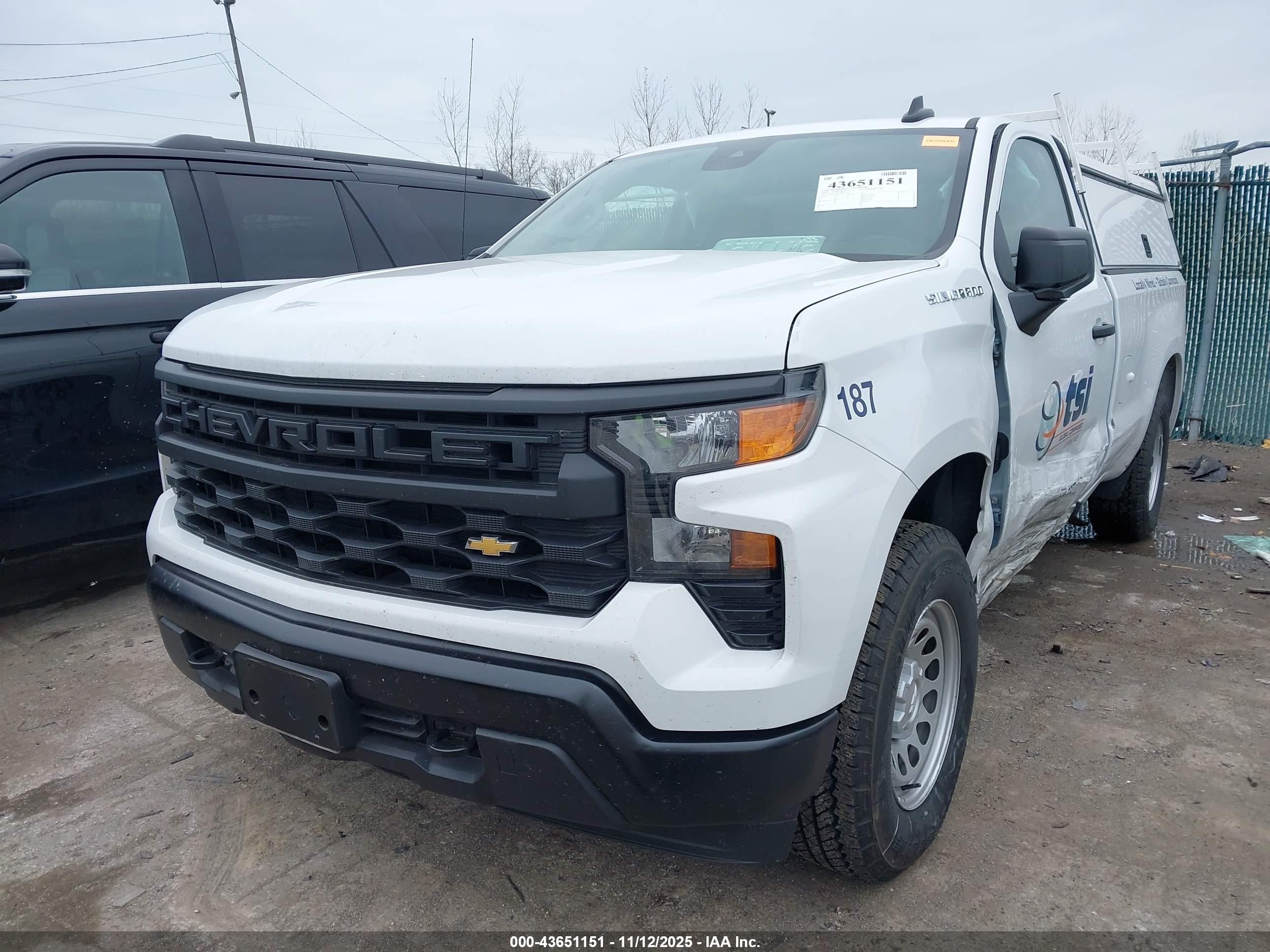CHEVROLET SILVERADO image 2