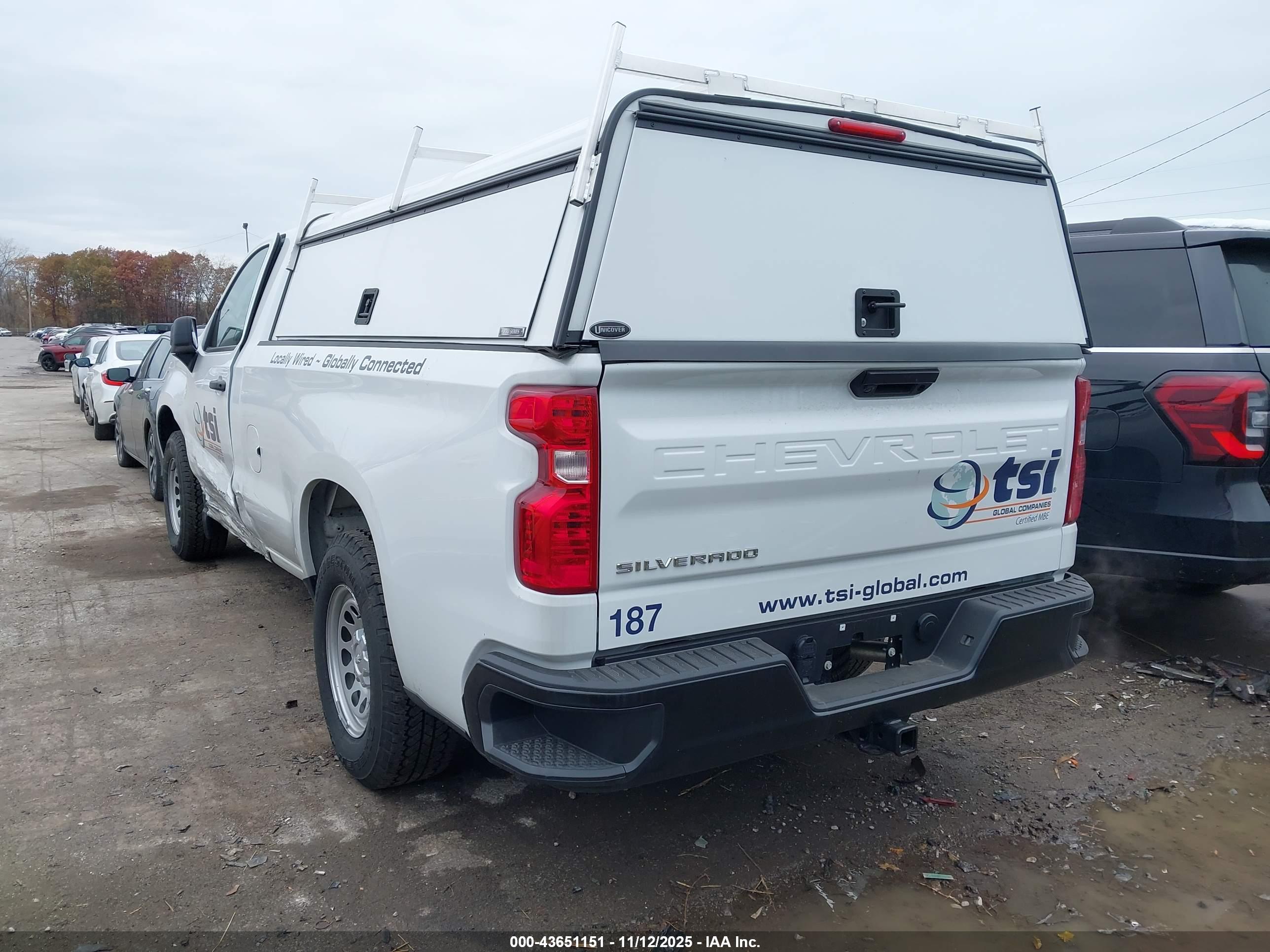 CHEVROLET SILVERADO image 3
