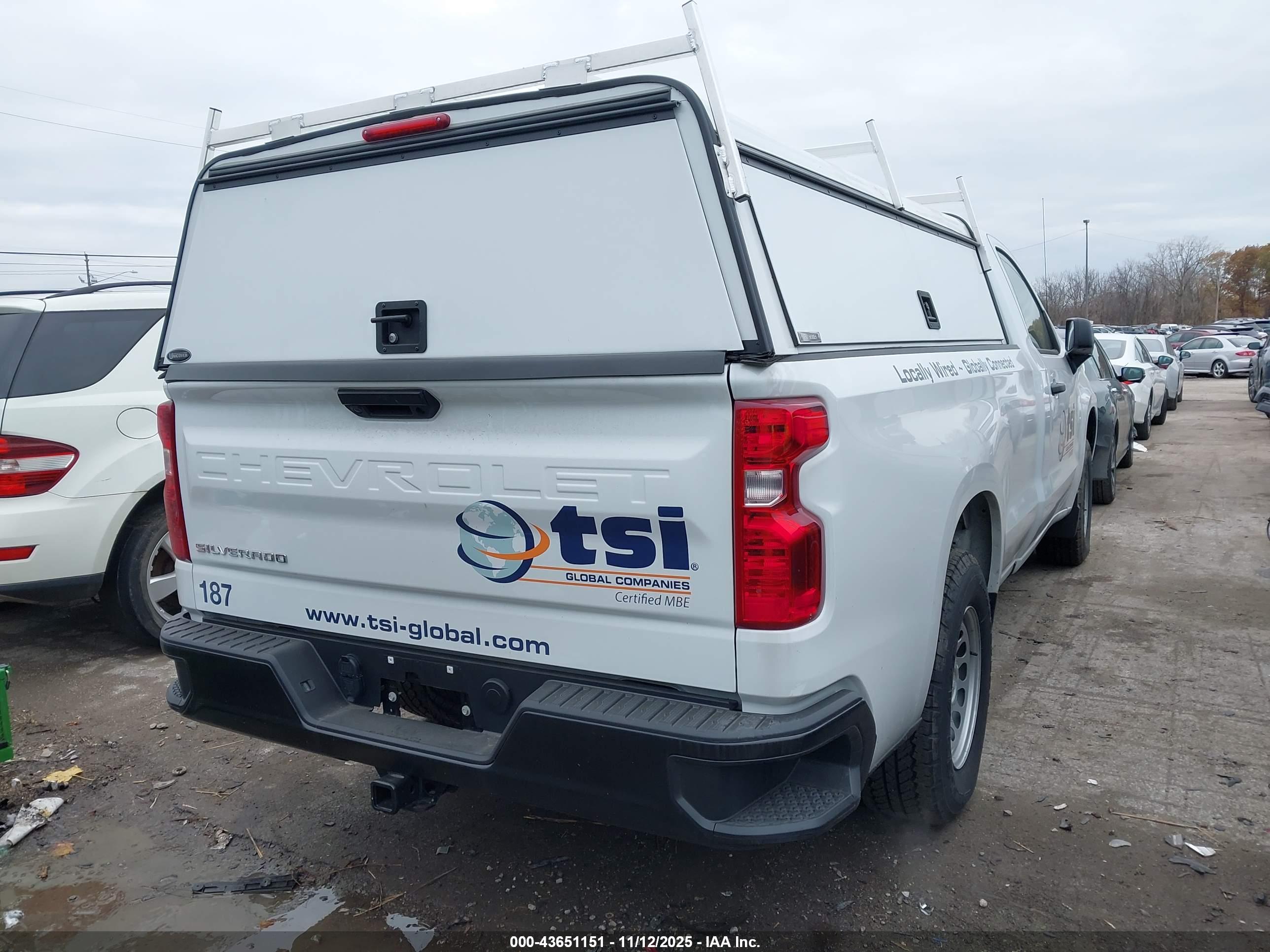 CHEVROLET SILVERADO image 4