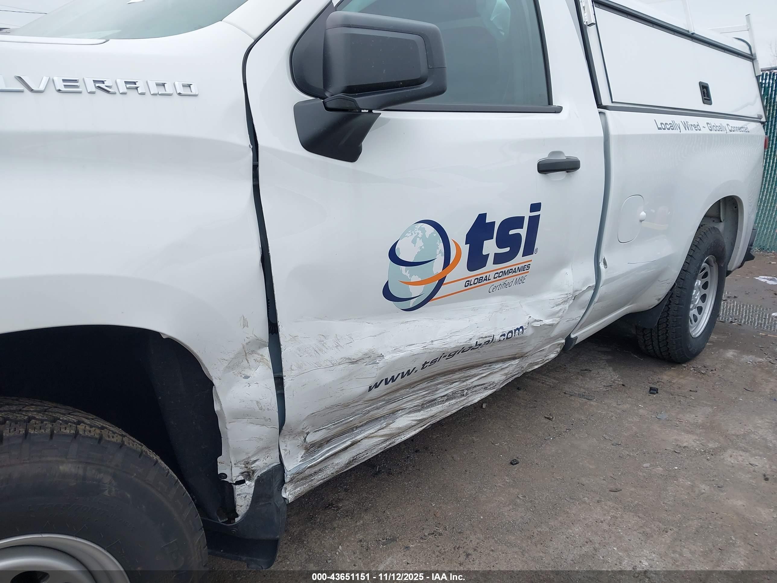 CHEVROLET SILVERADO image 6