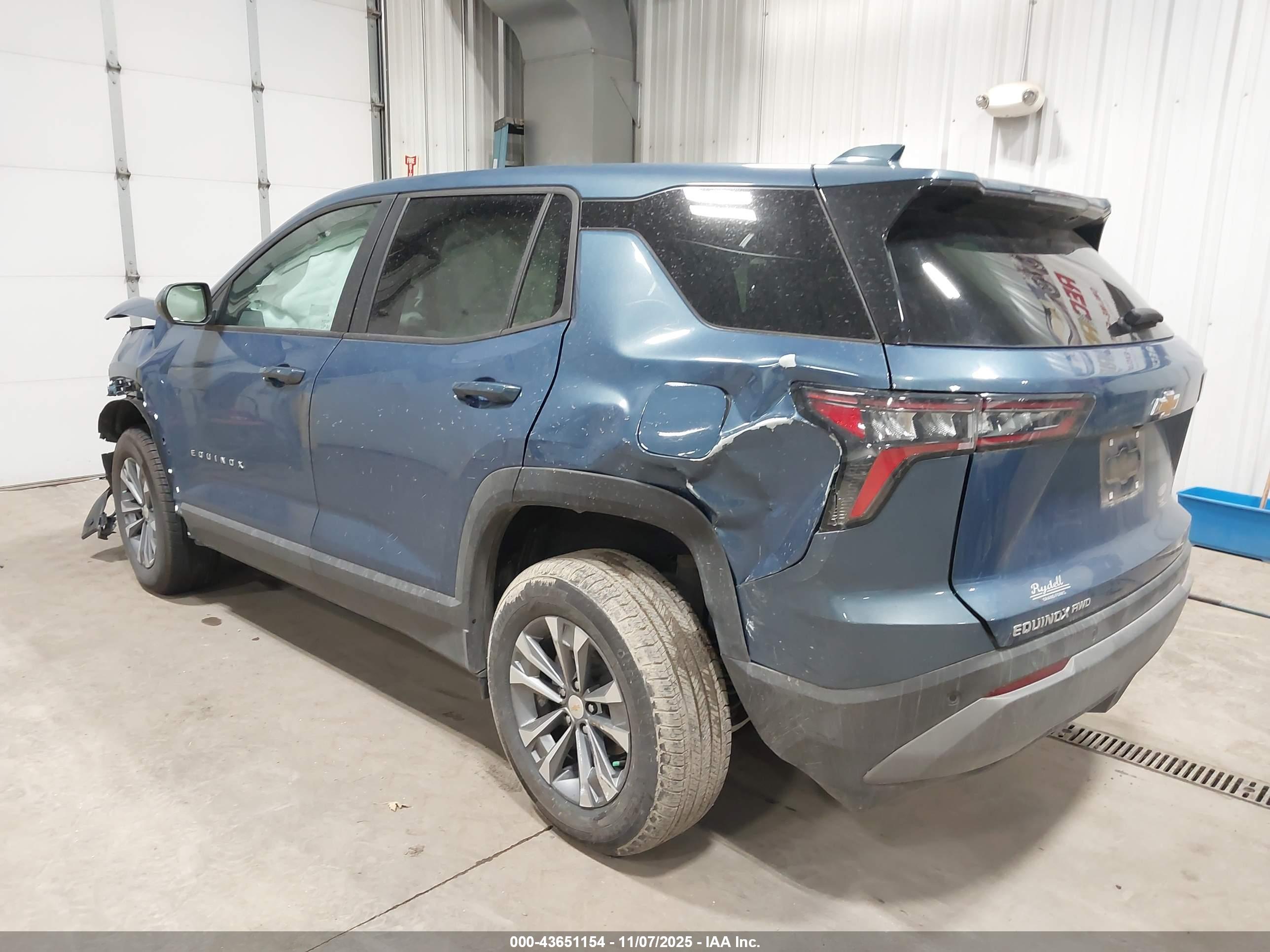CHEVROLET EQUINOX image 3