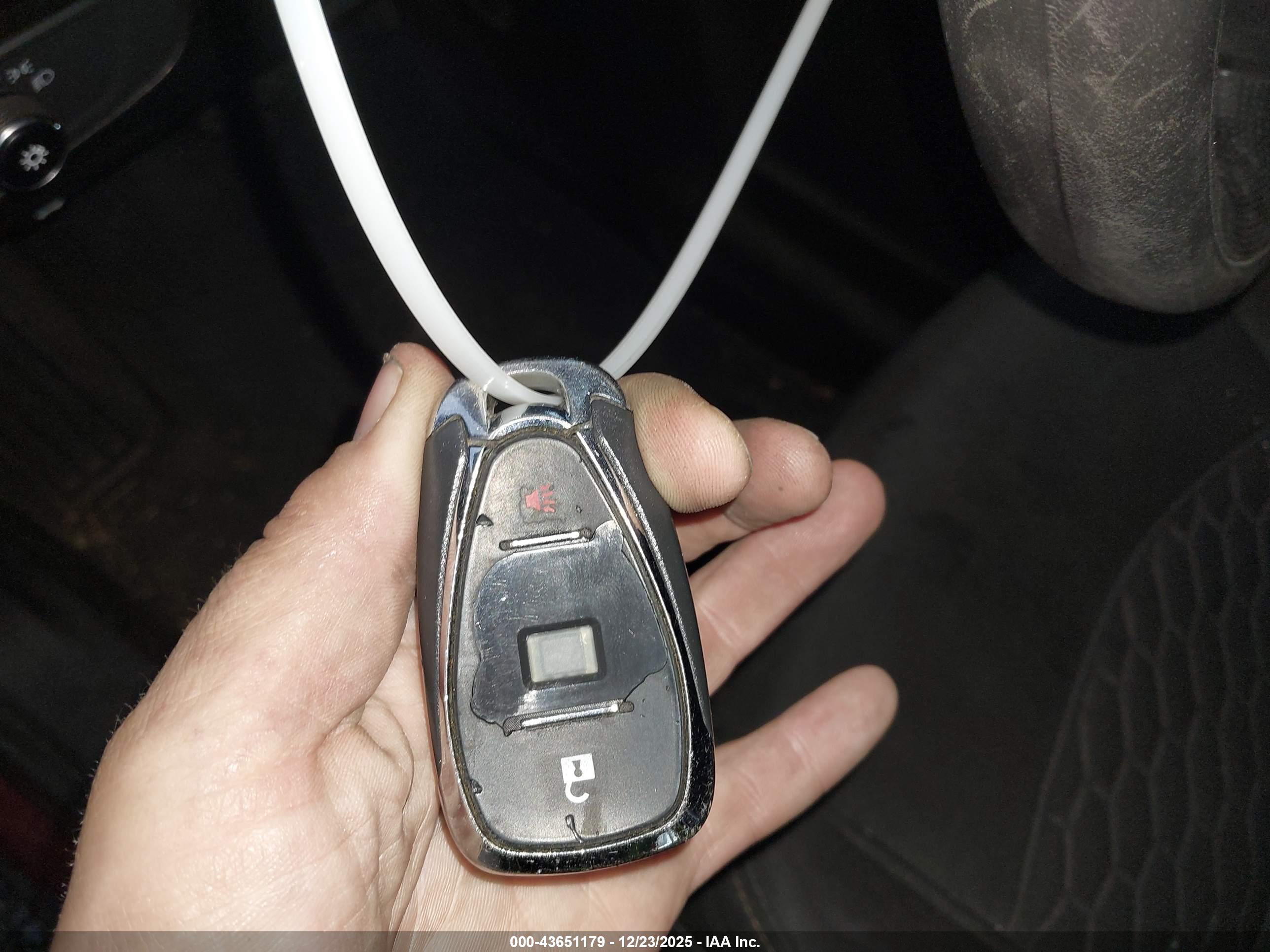 CHEVROLET EQUINOX image 11