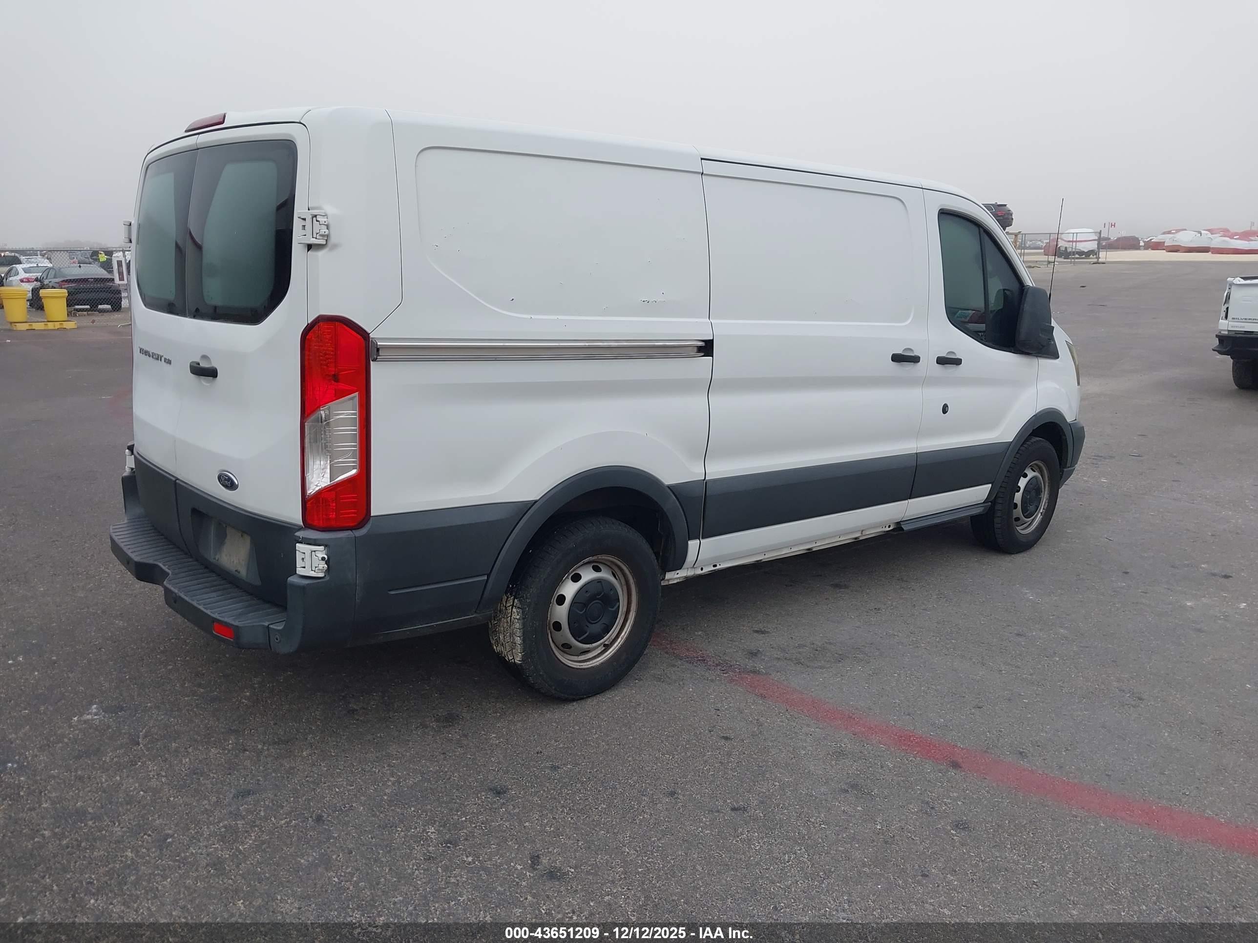 FORD TRANSIT-150 image 4