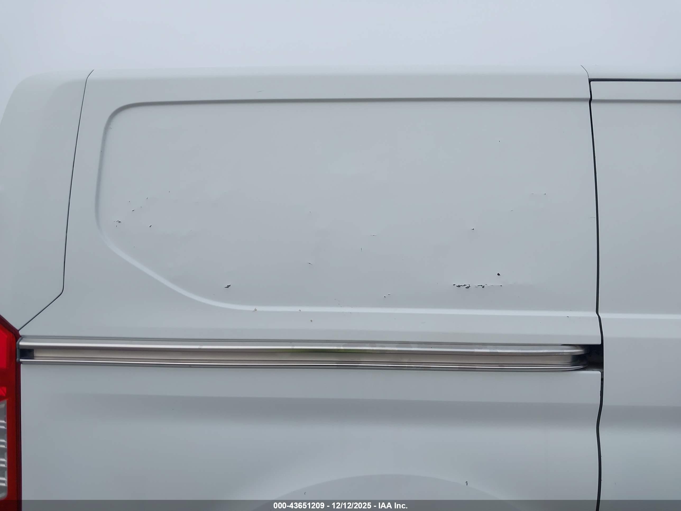 FORD TRANSIT-150 image 6