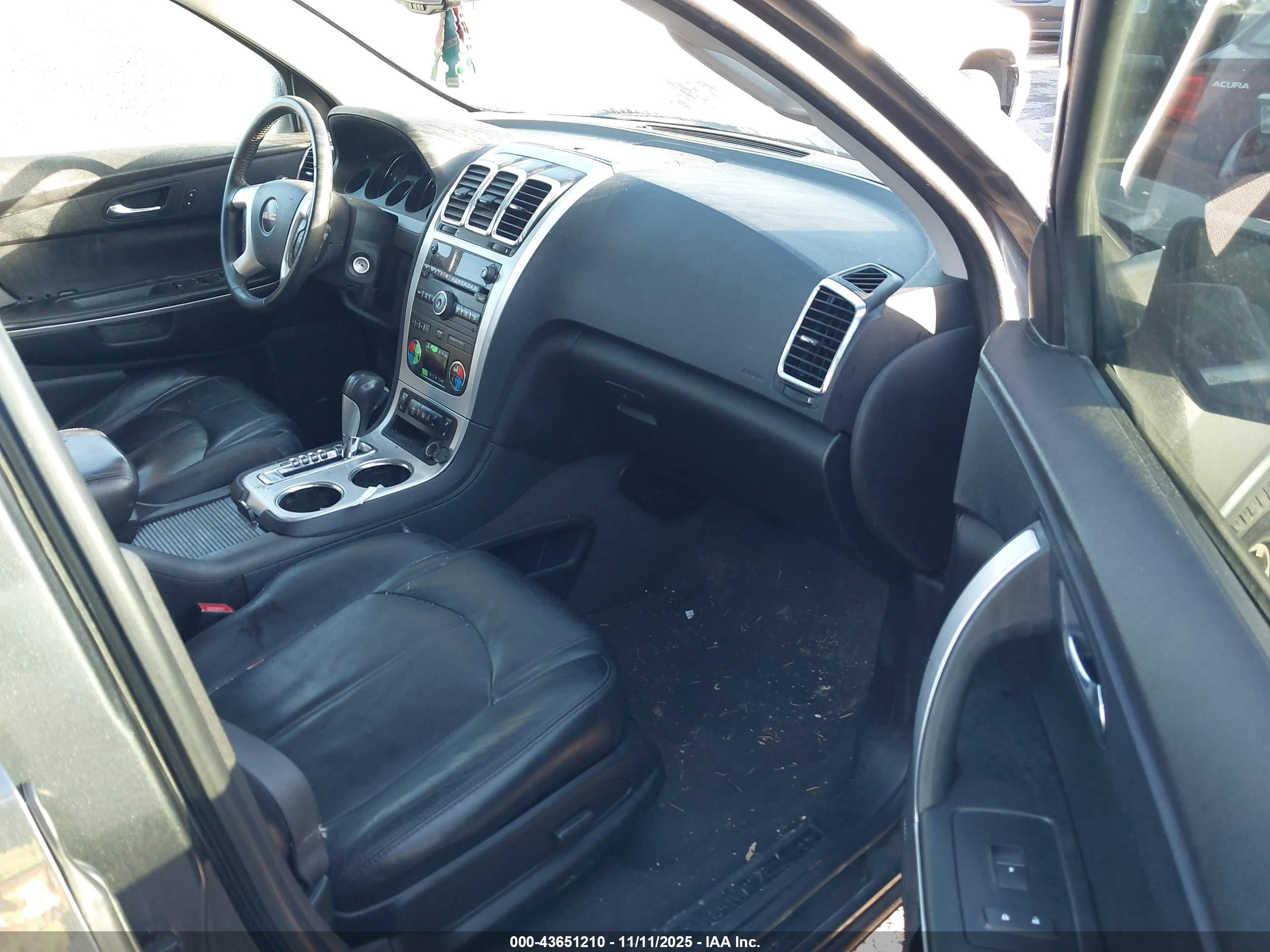 GMC ACADIA image 5