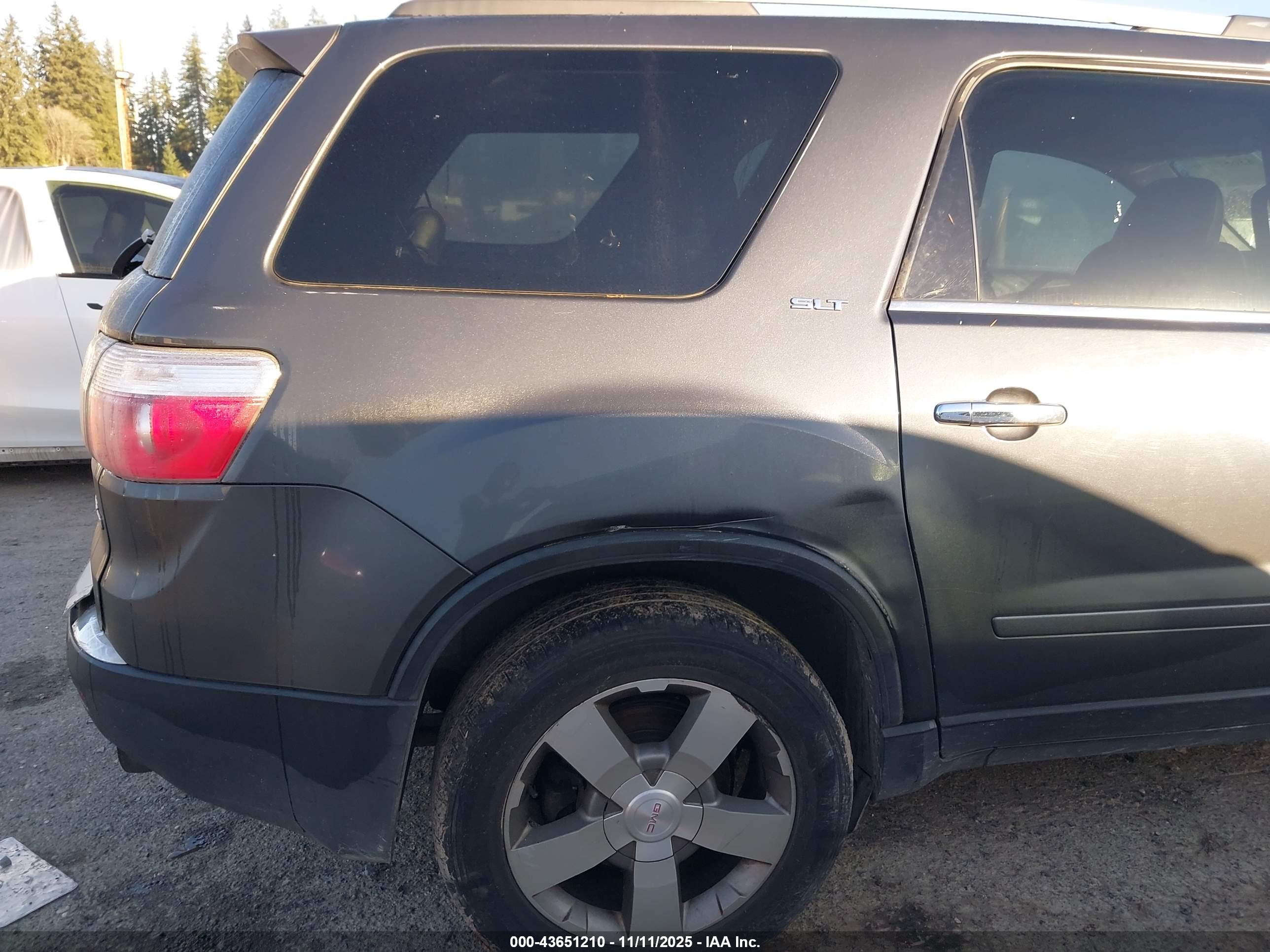 GMC ACADIA image 6