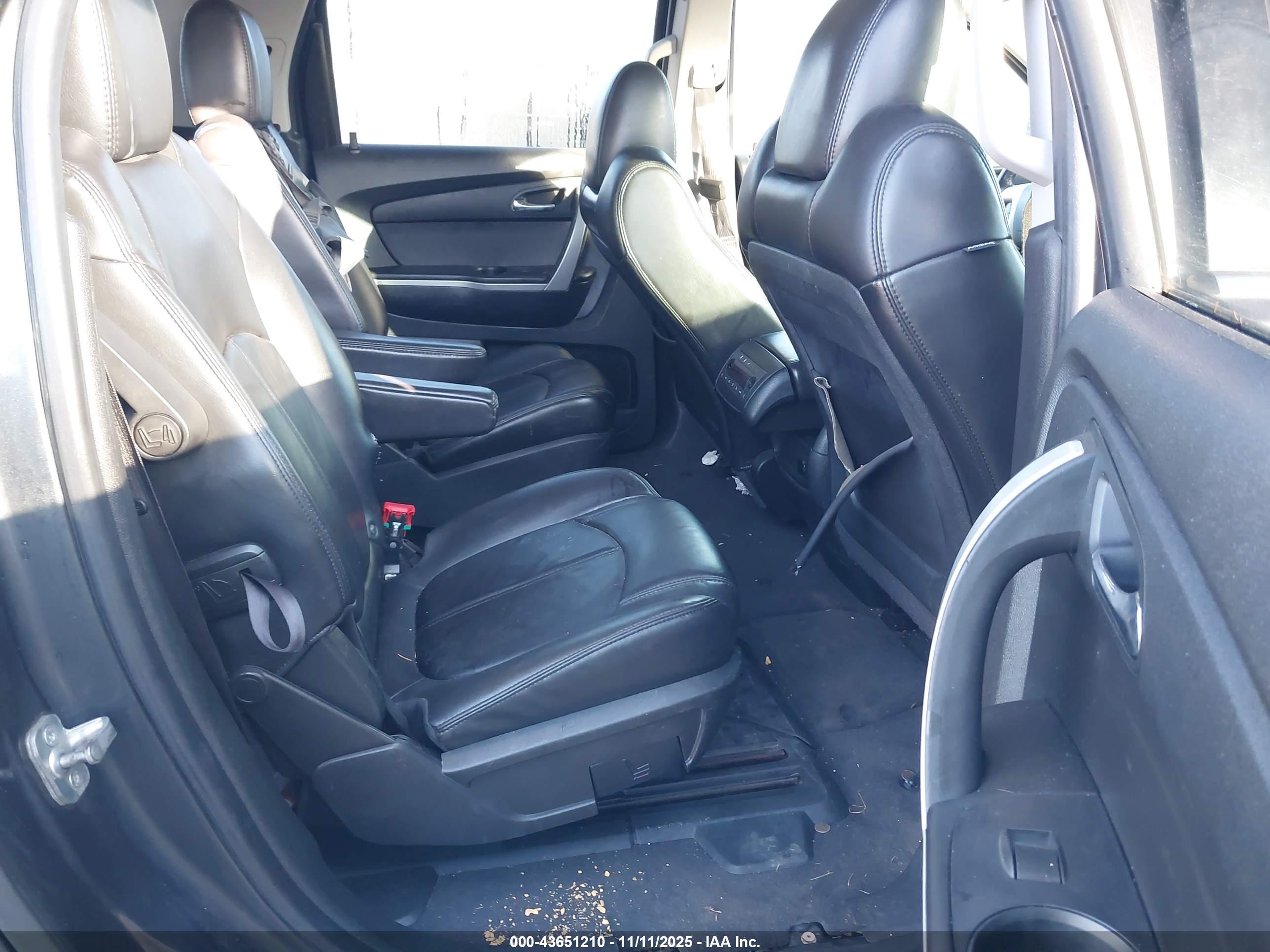 GMC ACADIA image 8
