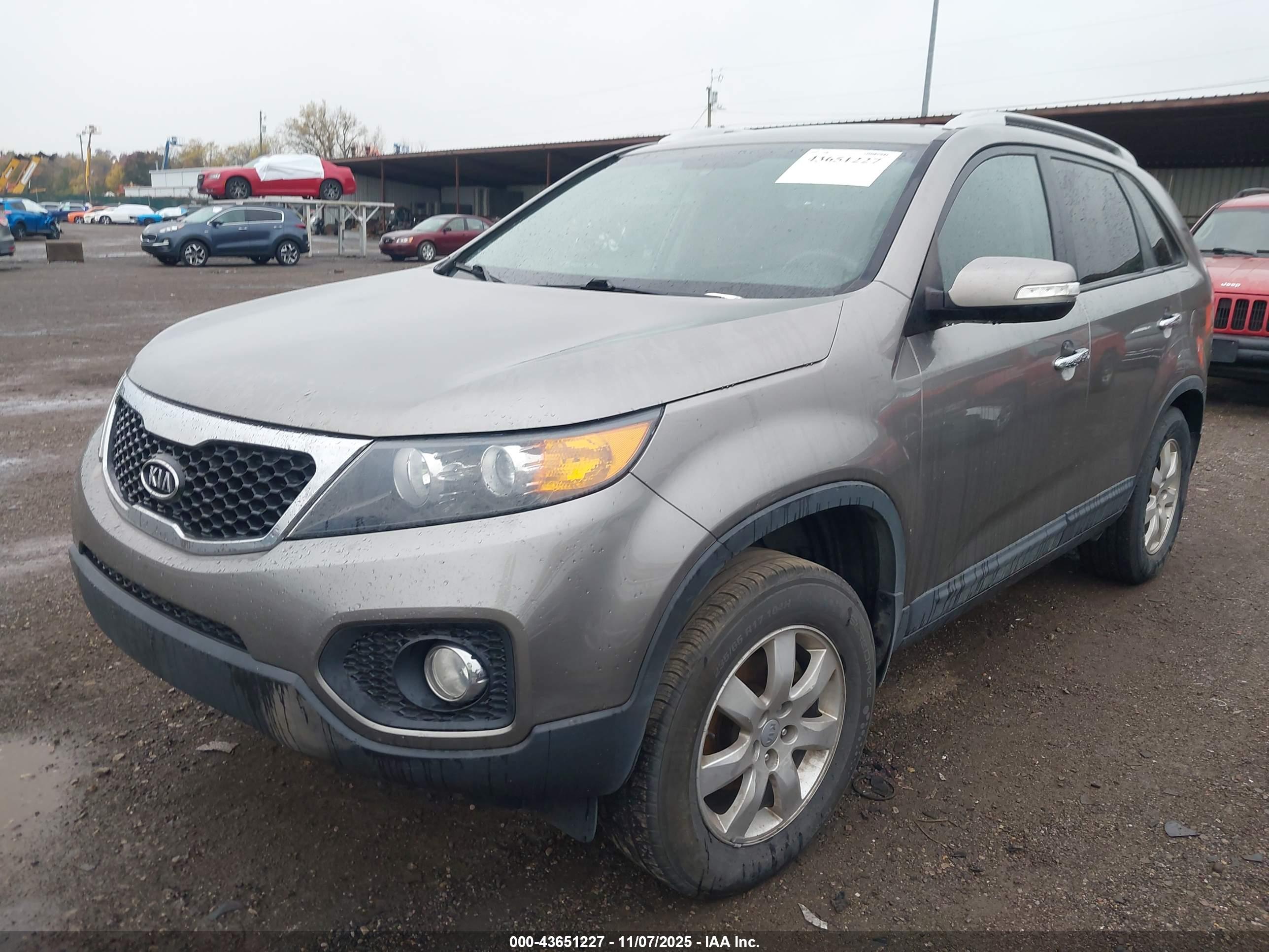 KIA SORENTO image 2