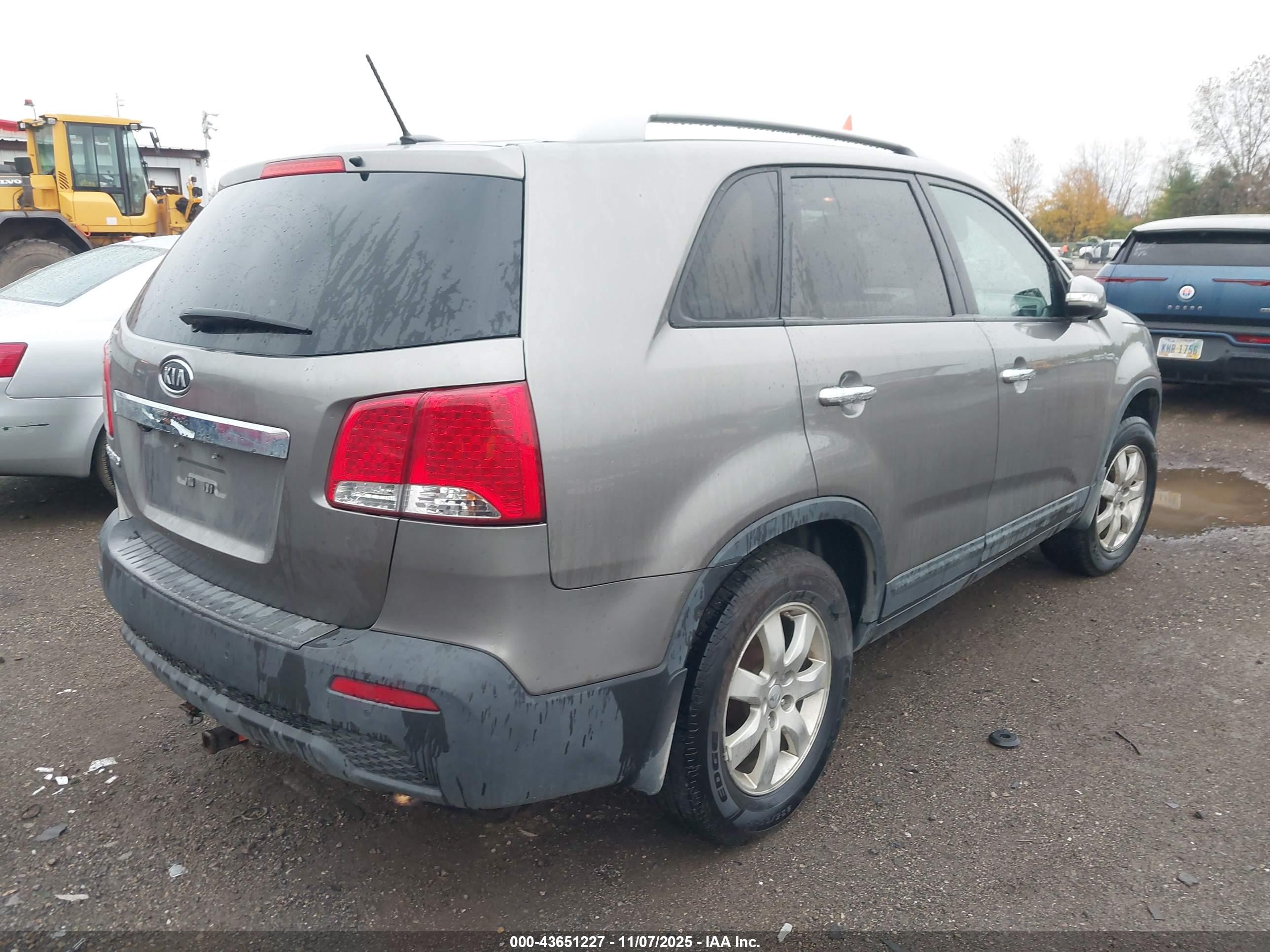 KIA SORENTO image 4