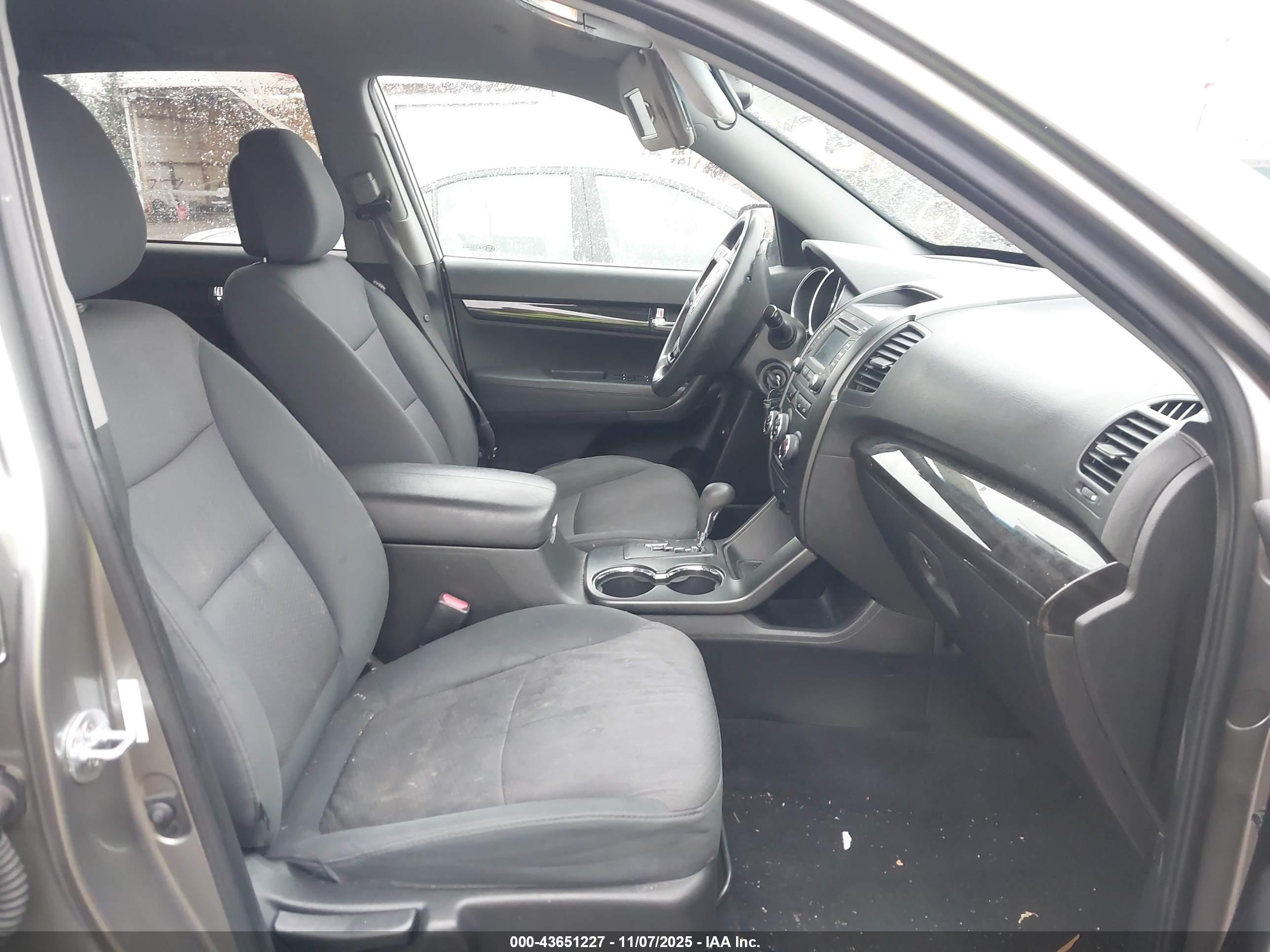 KIA SORENTO image 5
