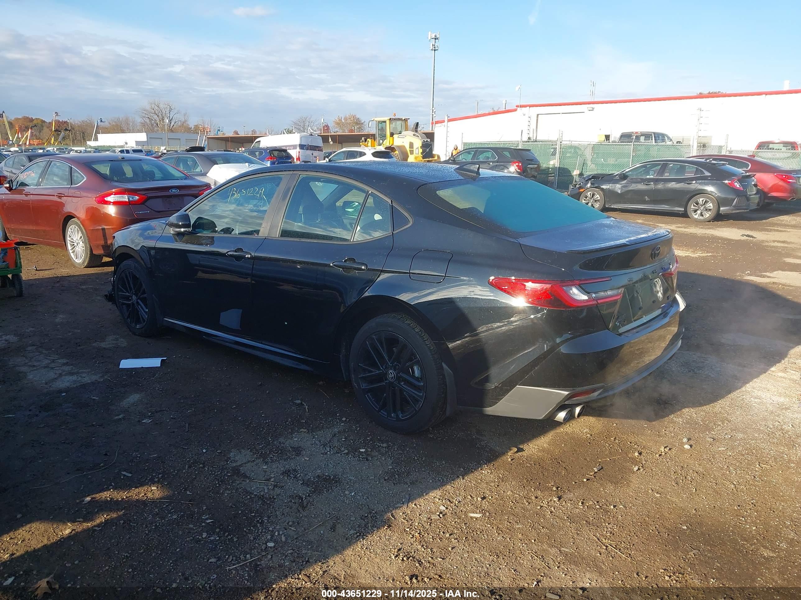 TOYOTA CAMRY image 3