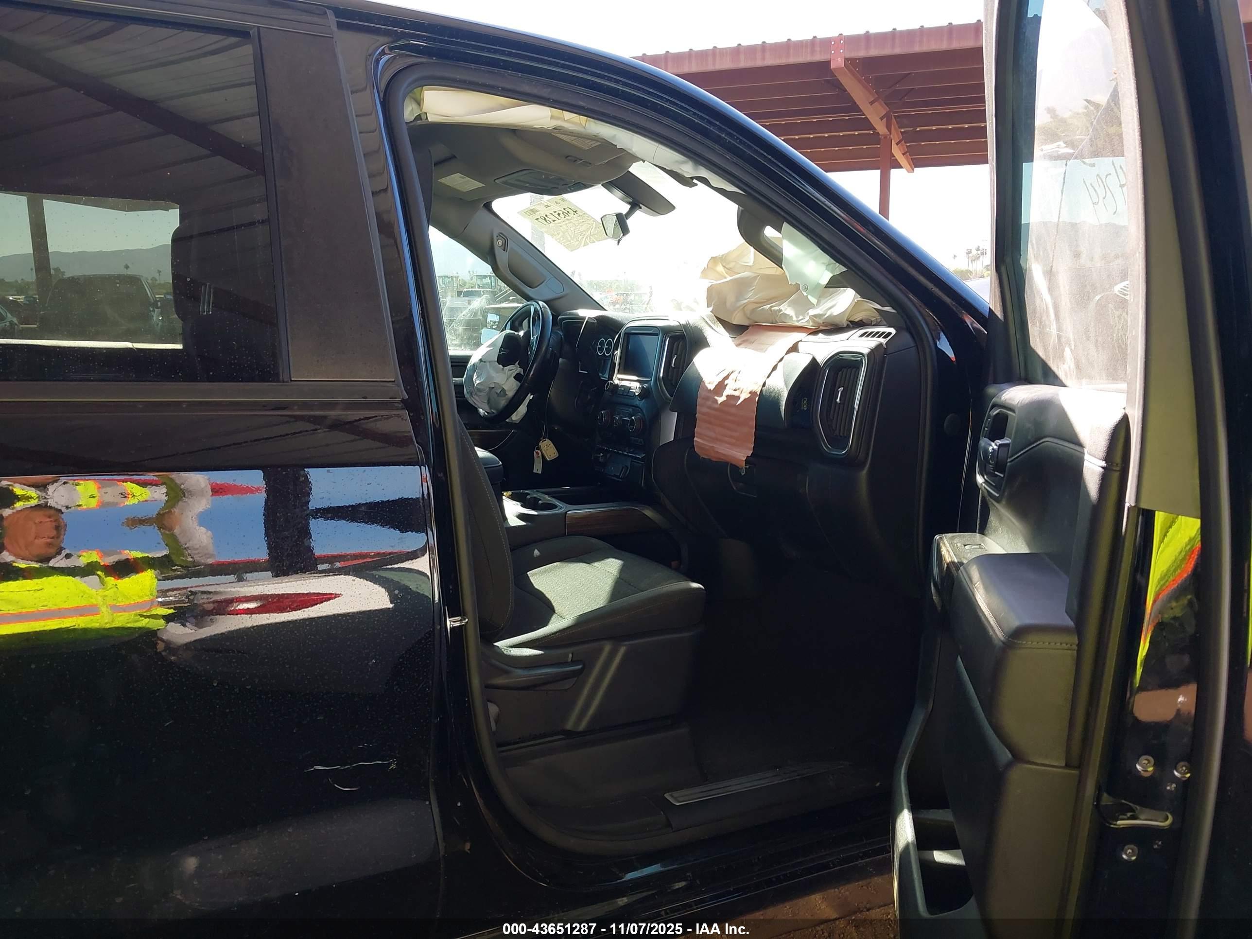 CHEVROLET SILVERADO image 5