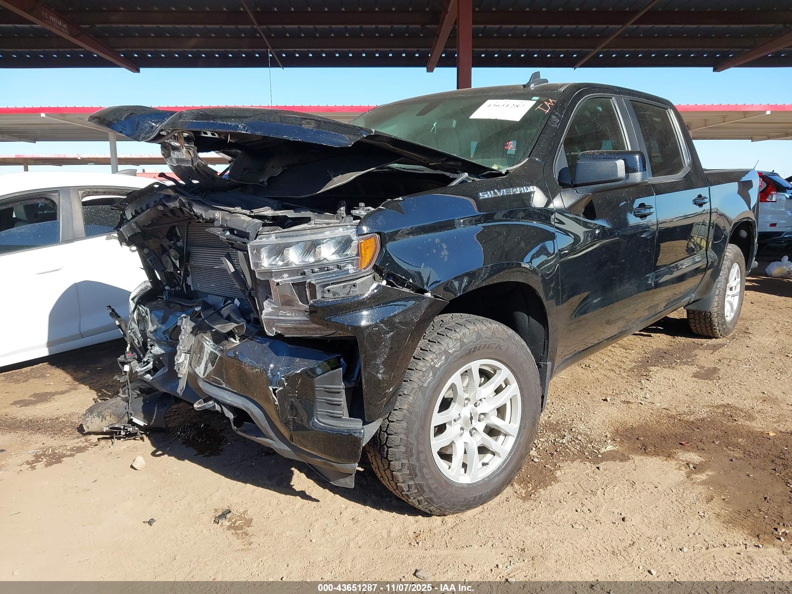 CHEVROLET SILVERADO image 6