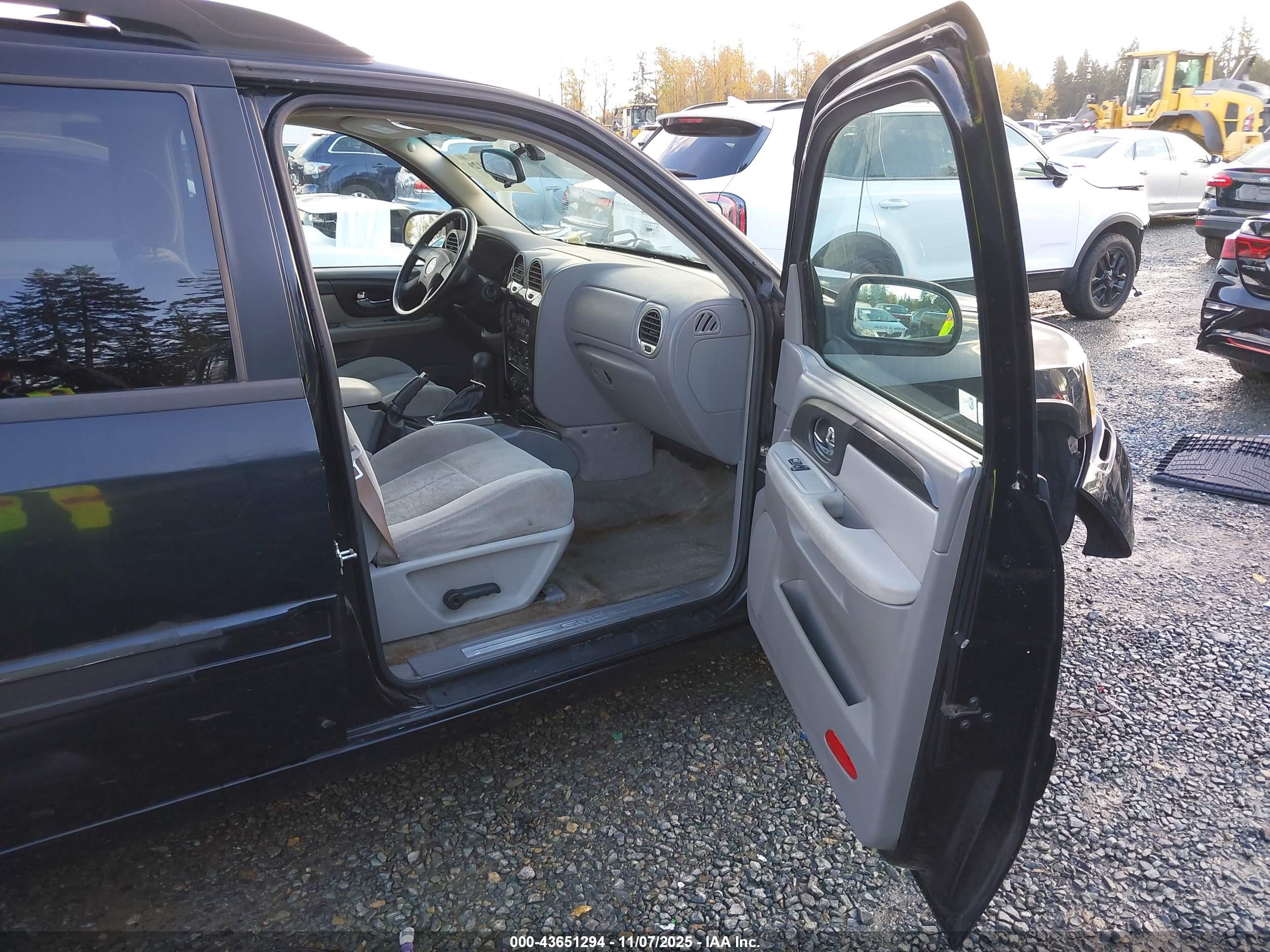 GMC ENVOY image 5