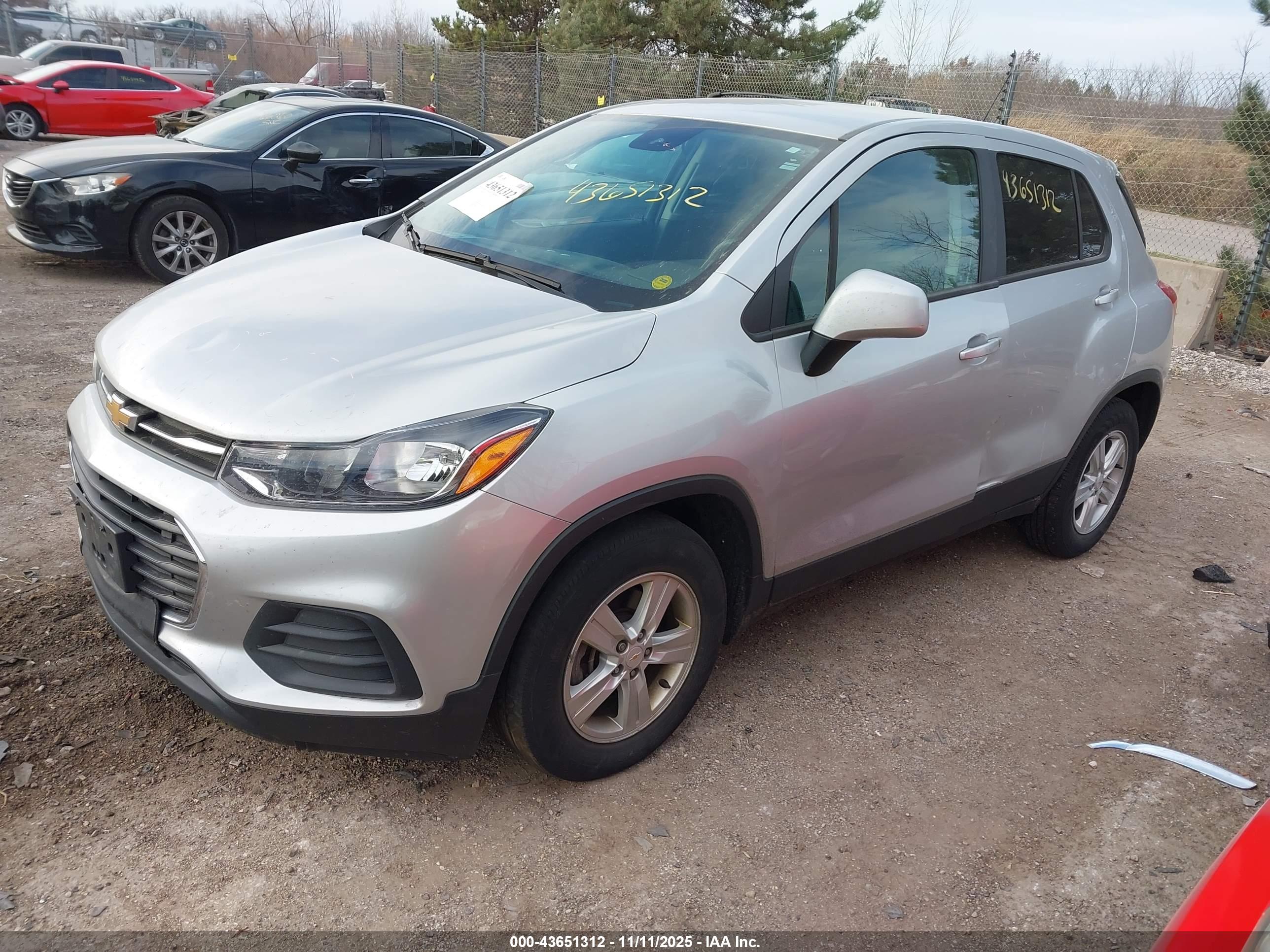 CHEVROLET TRAX image 2