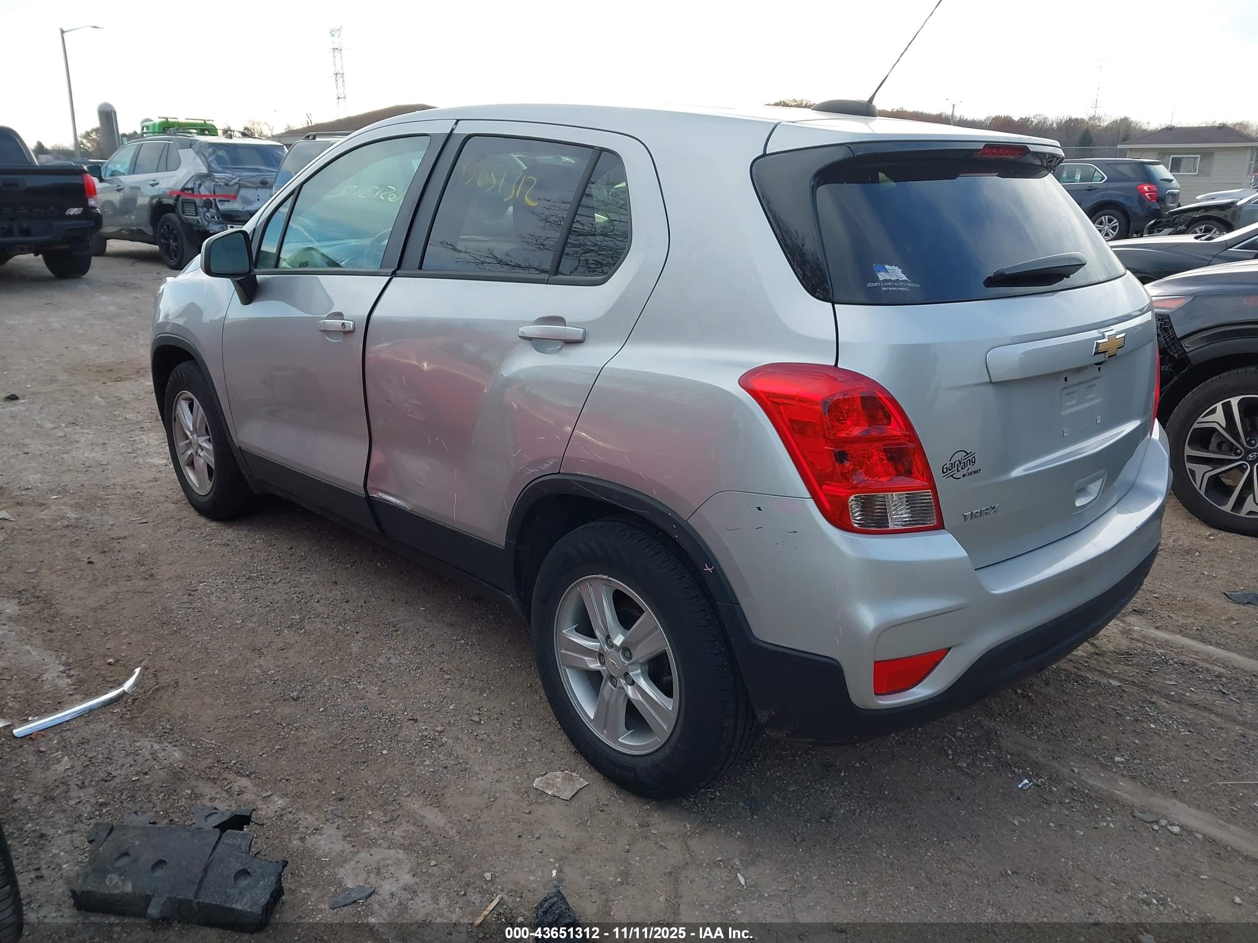 CHEVROLET TRAX image 3