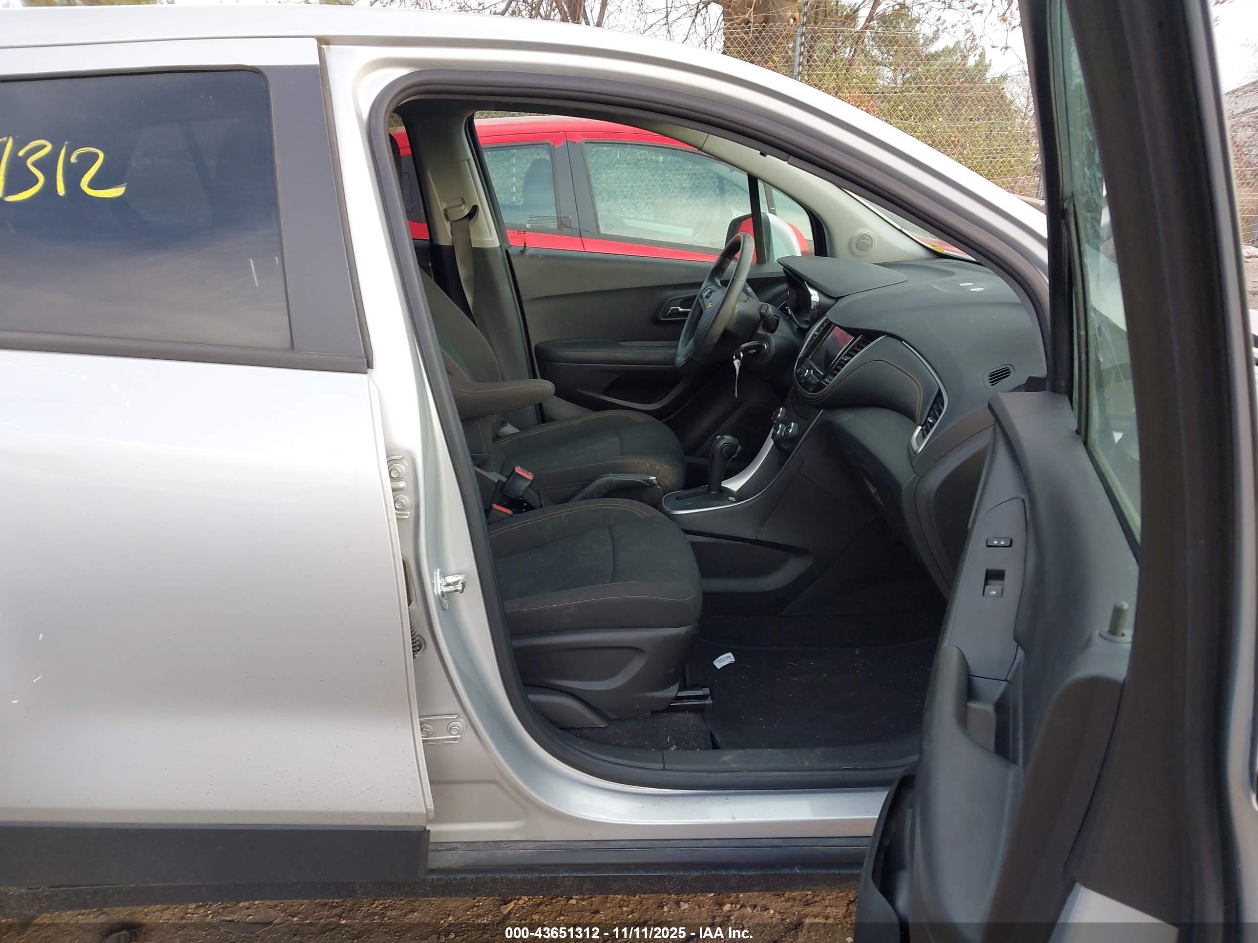 CHEVROLET TRAX image 5