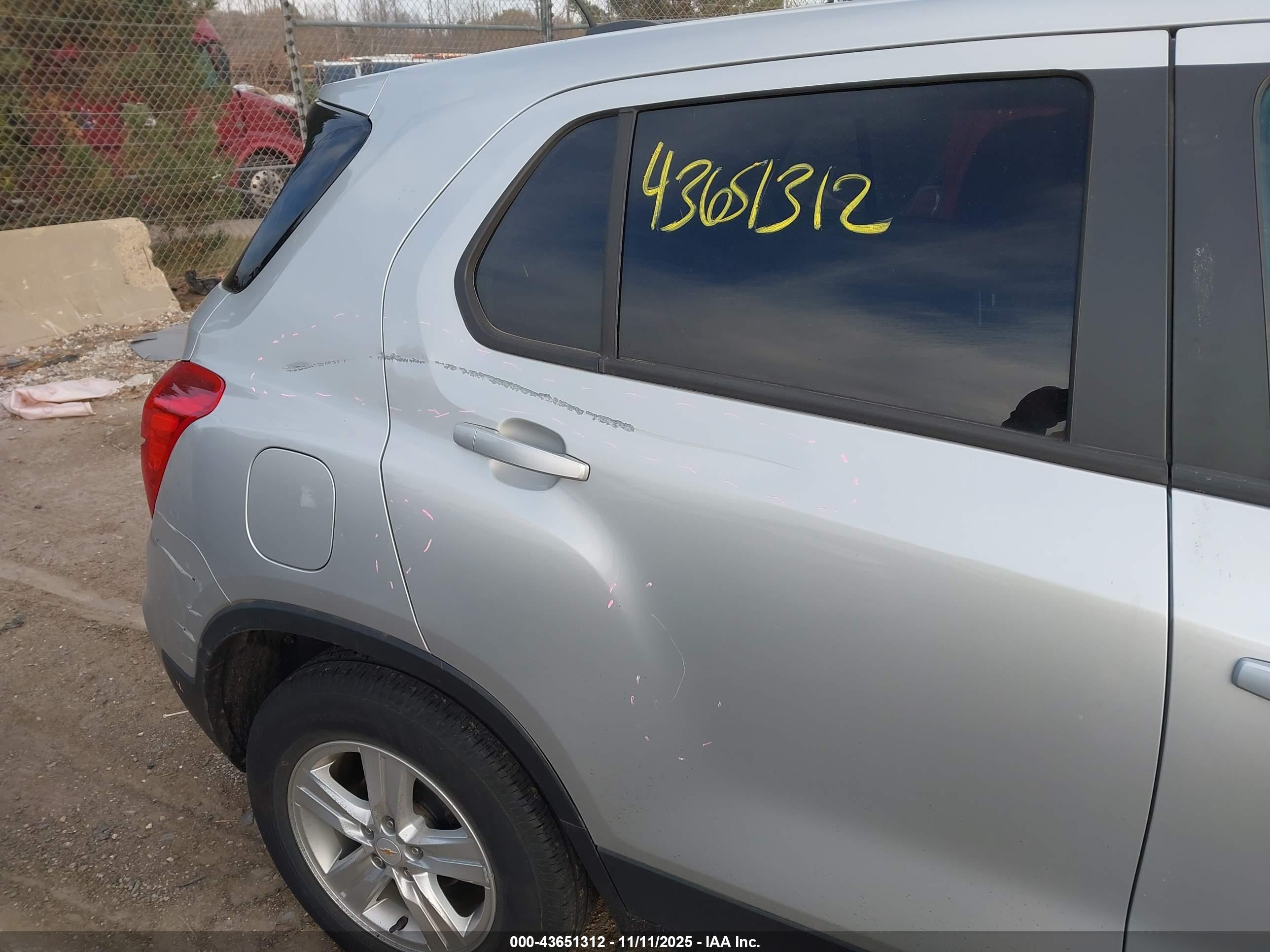 CHEVROLET TRAX image 6