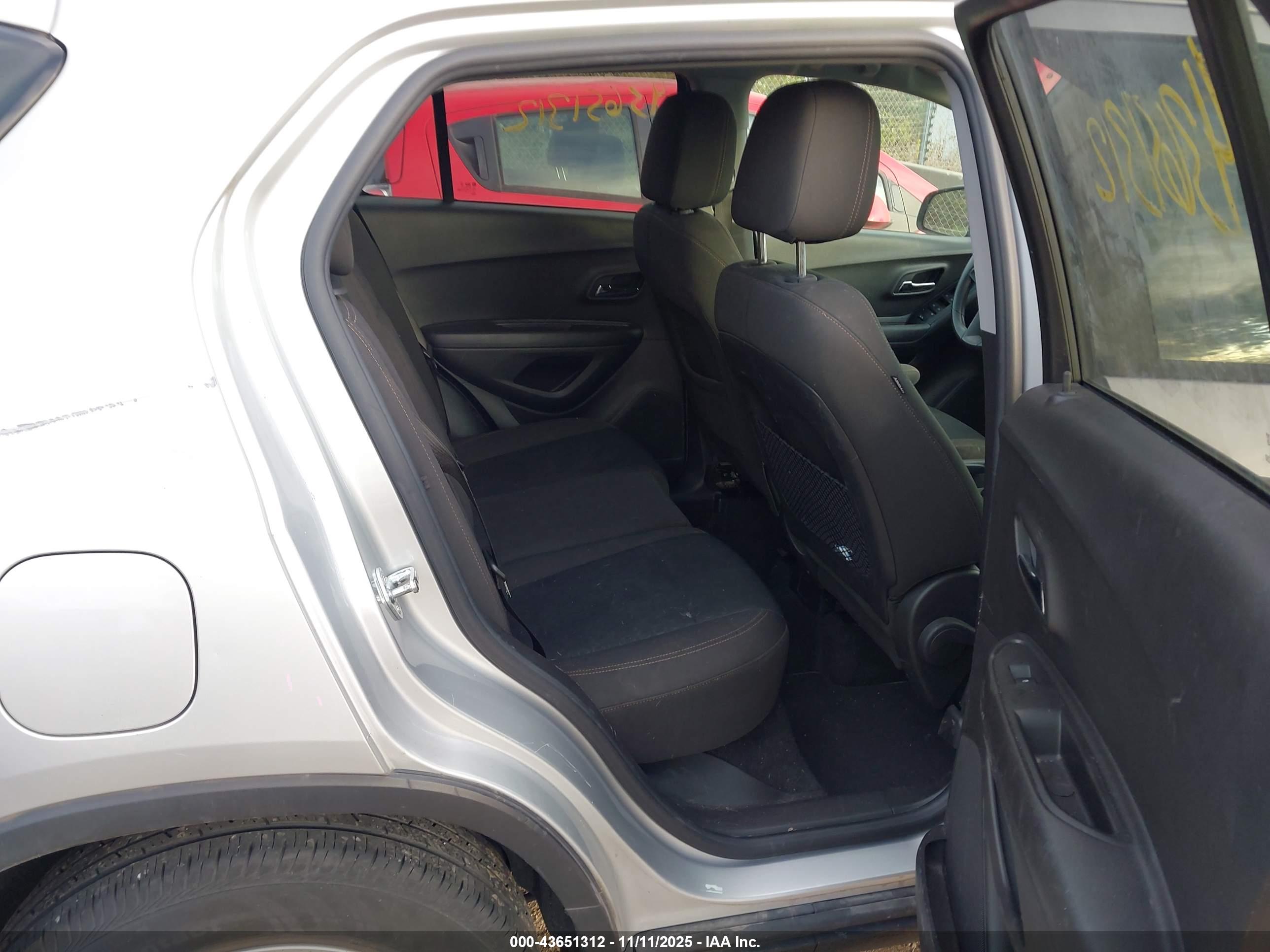 CHEVROLET TRAX image 8
