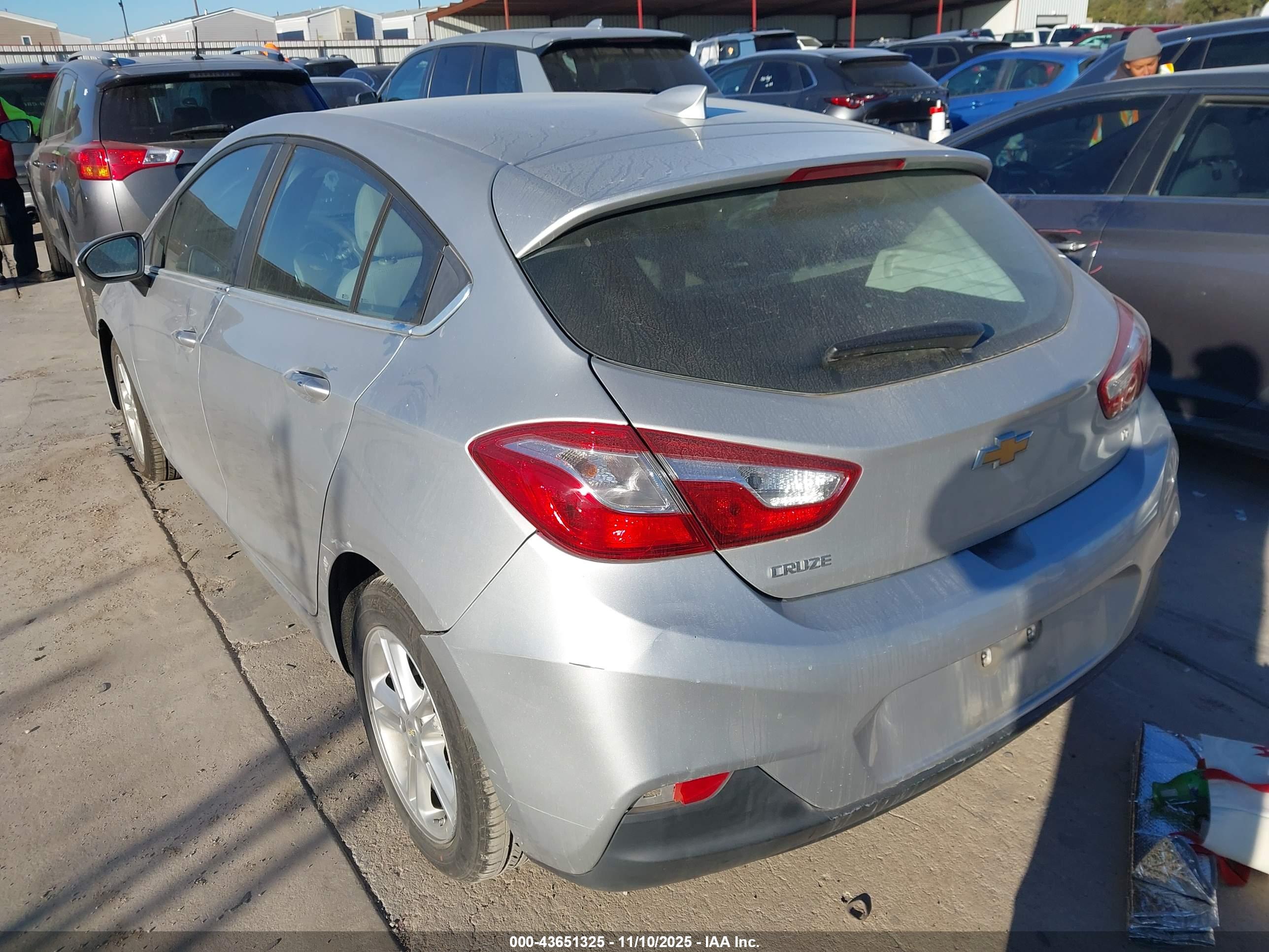 CHEVROLET CRUZE image 3