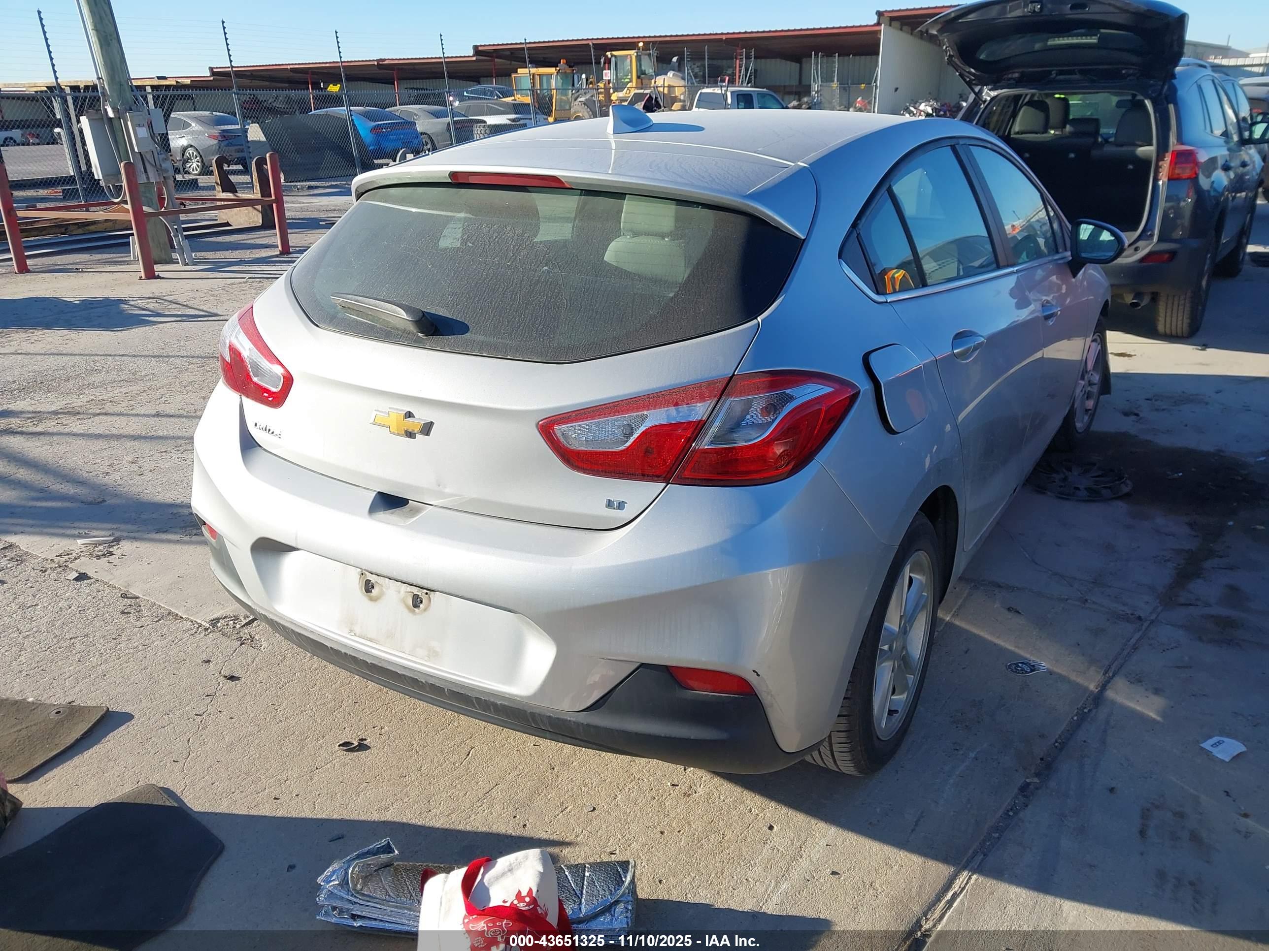 CHEVROLET CRUZE image 4