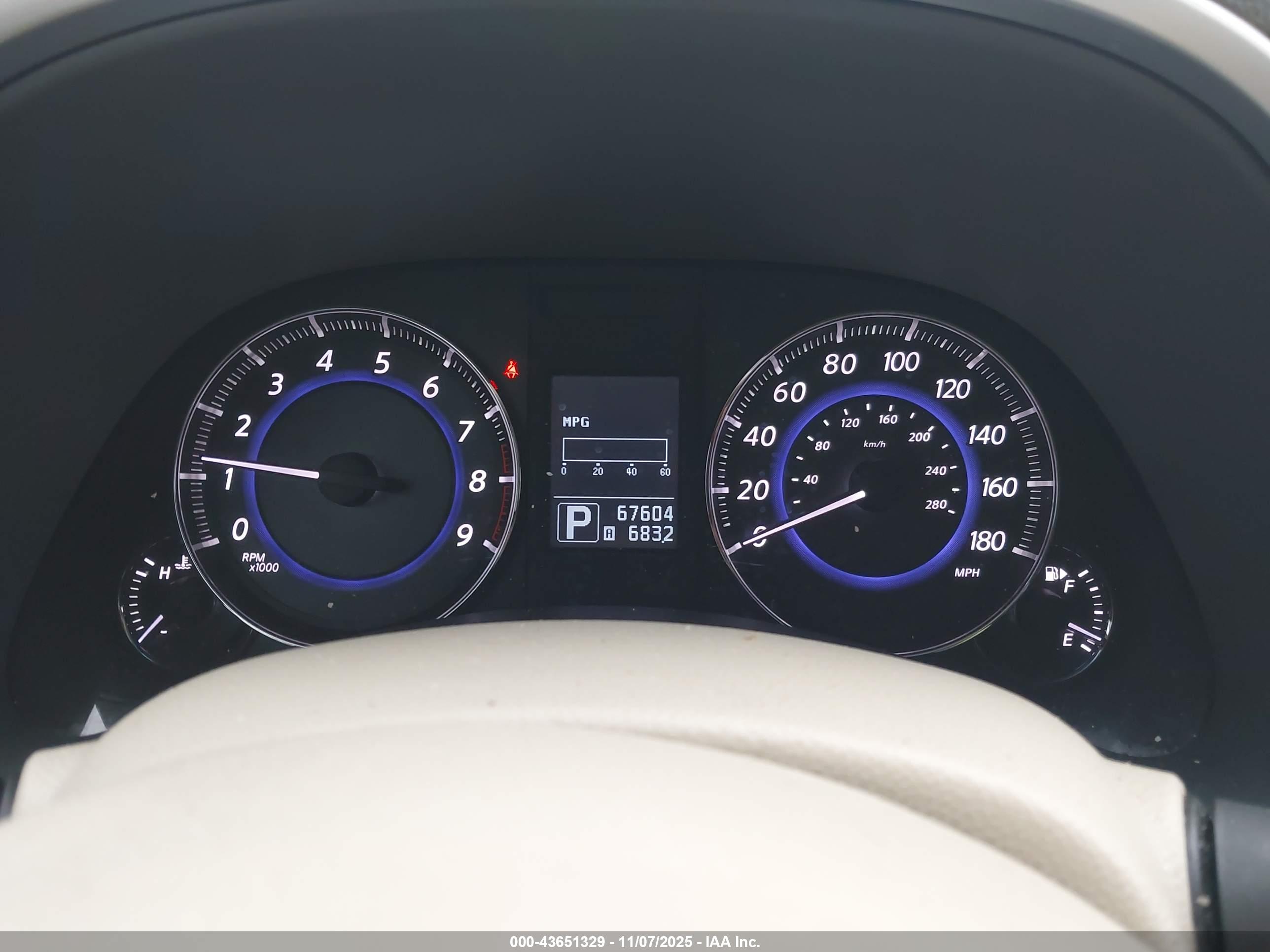 INFINITI QX70 image 7
