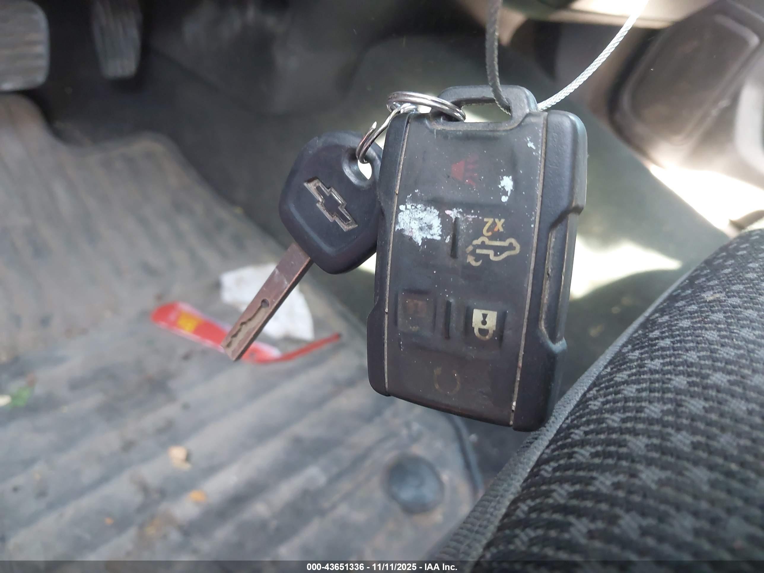 CHEVROLET SILVERADO image 11