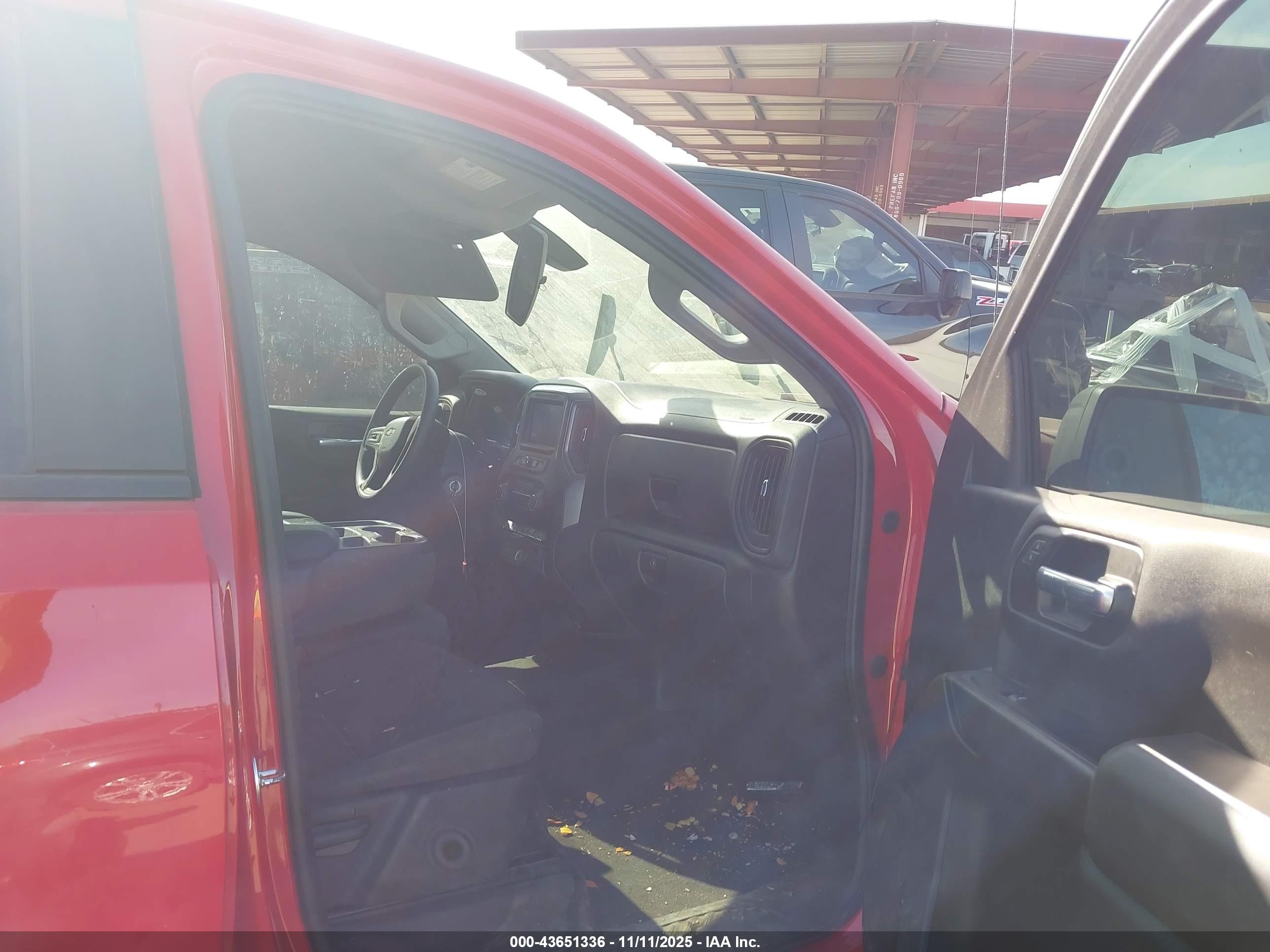 CHEVROLET SILVERADO image 5