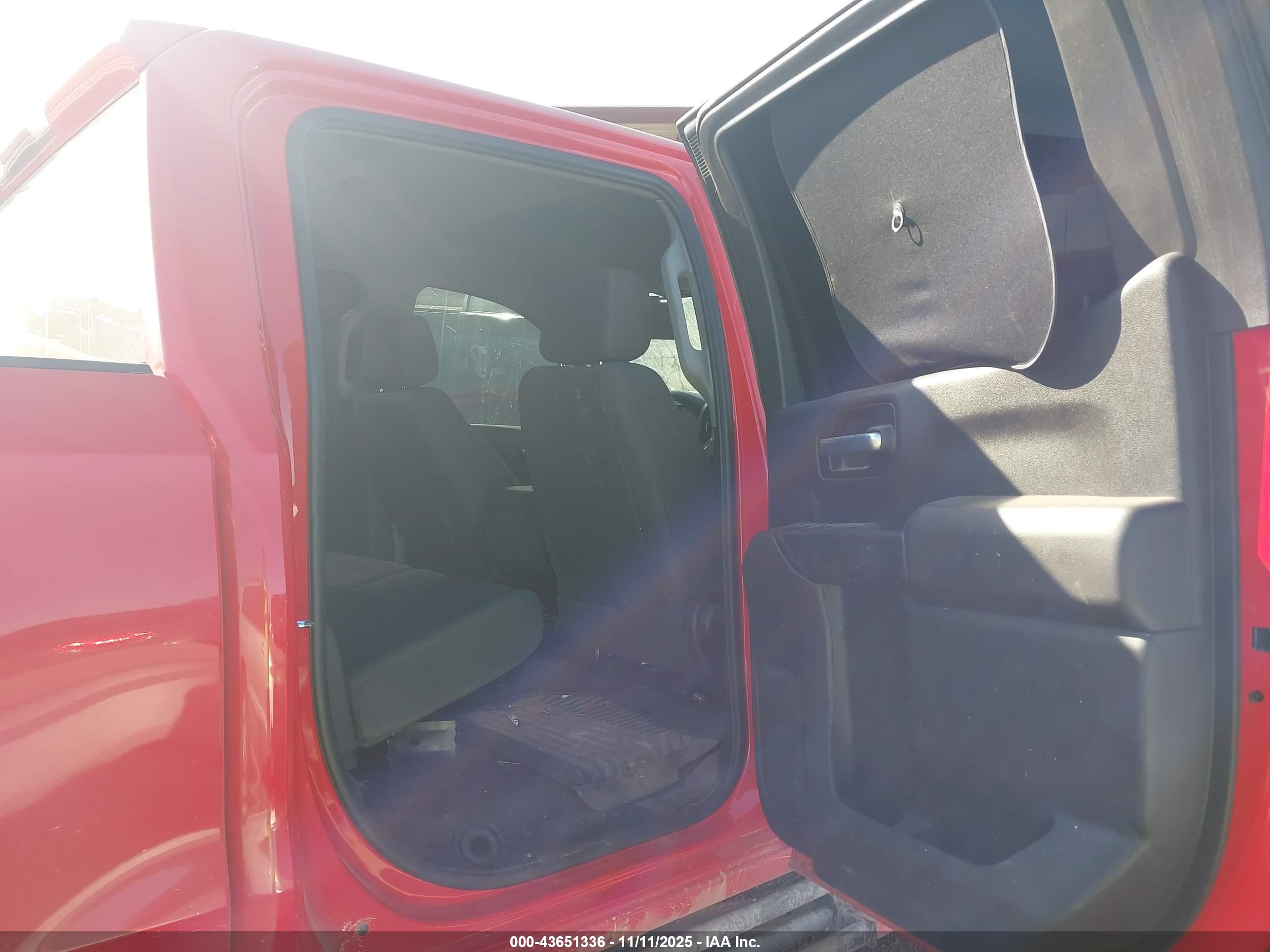 CHEVROLET SILVERADO image 8