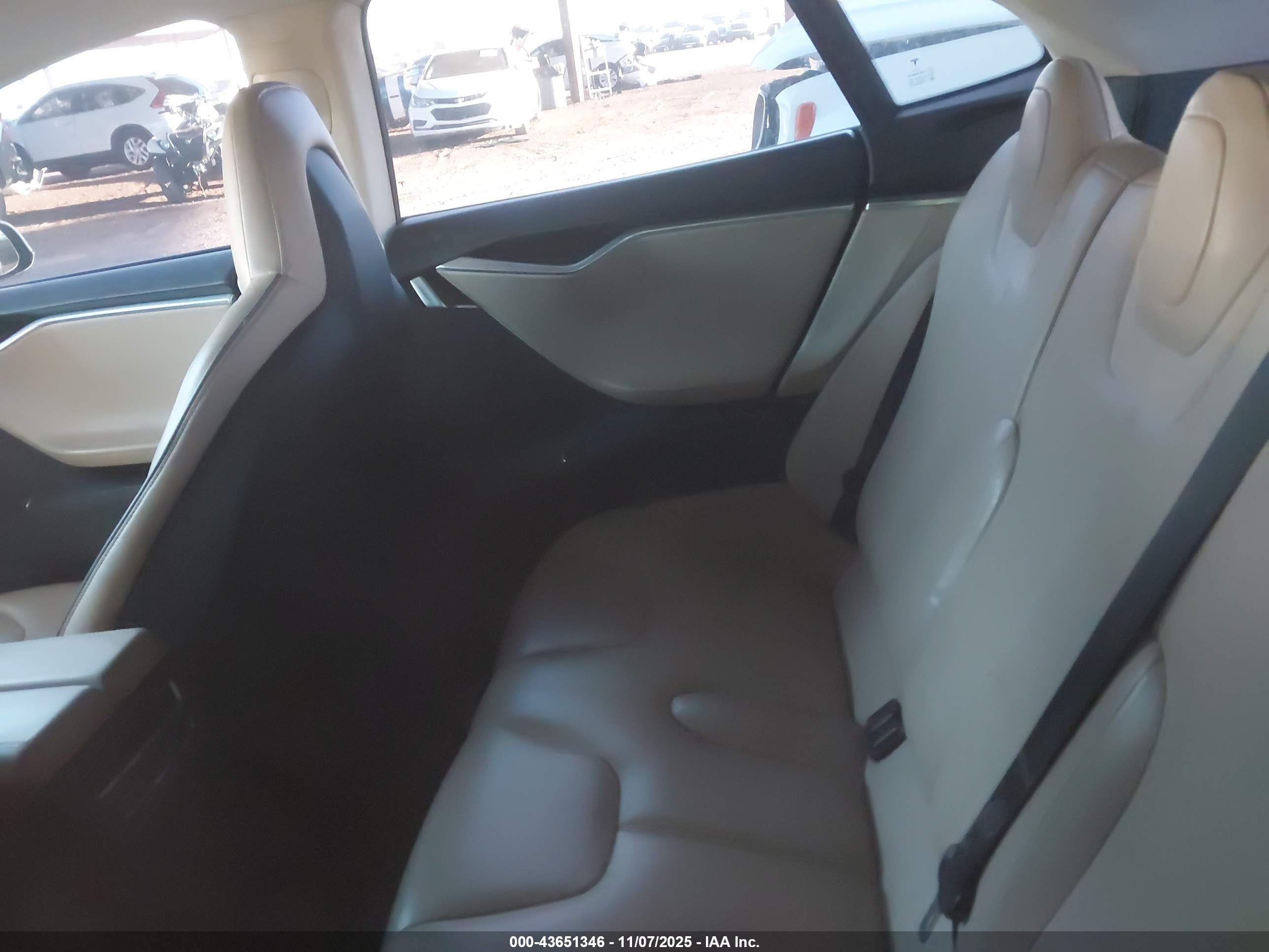 TESLA MODEL image 8