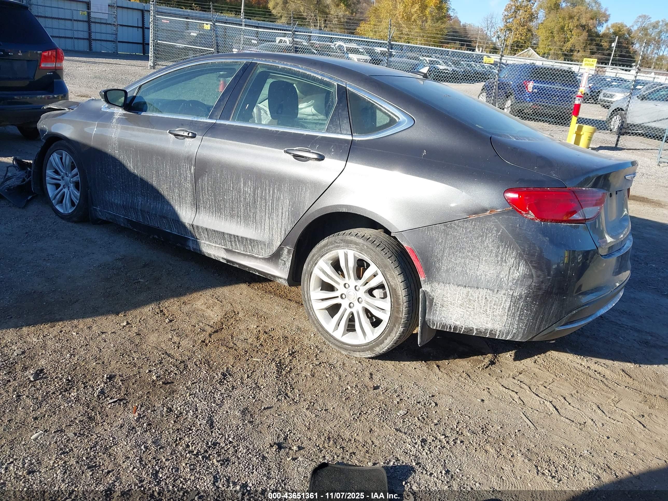 CHRYSLER 200 image 3