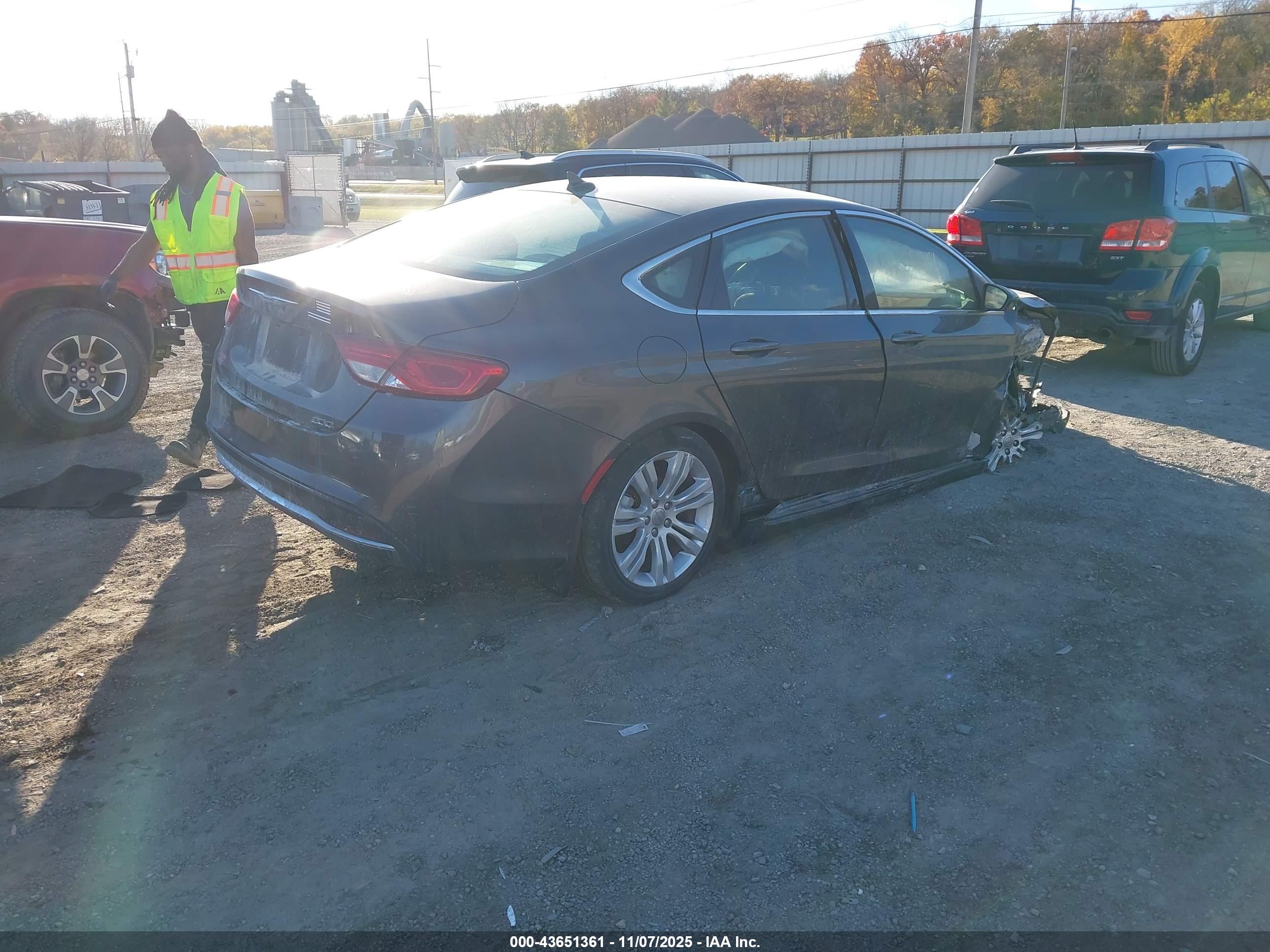CHRYSLER 200 image 4