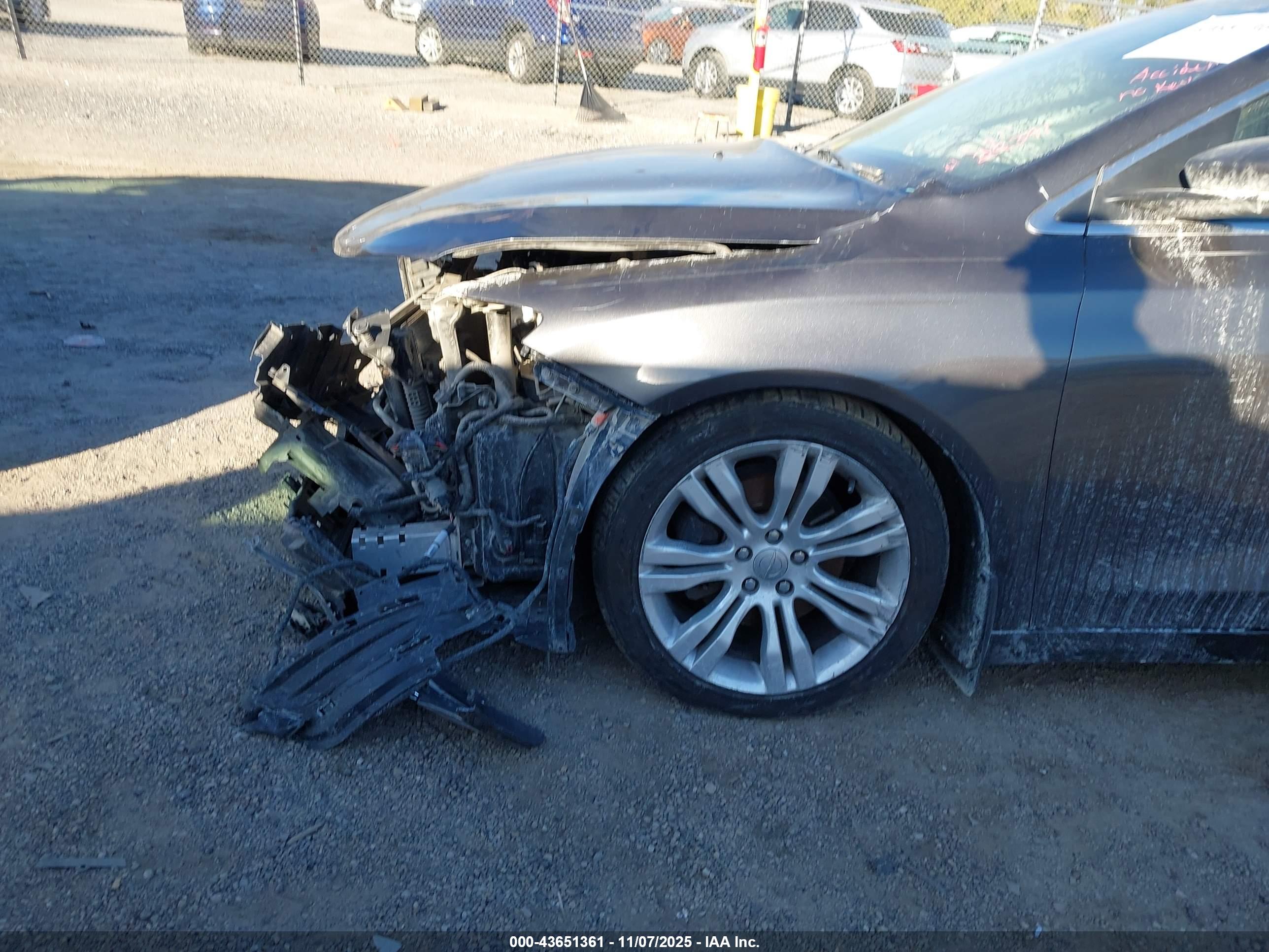 CHRYSLER 200 image 6