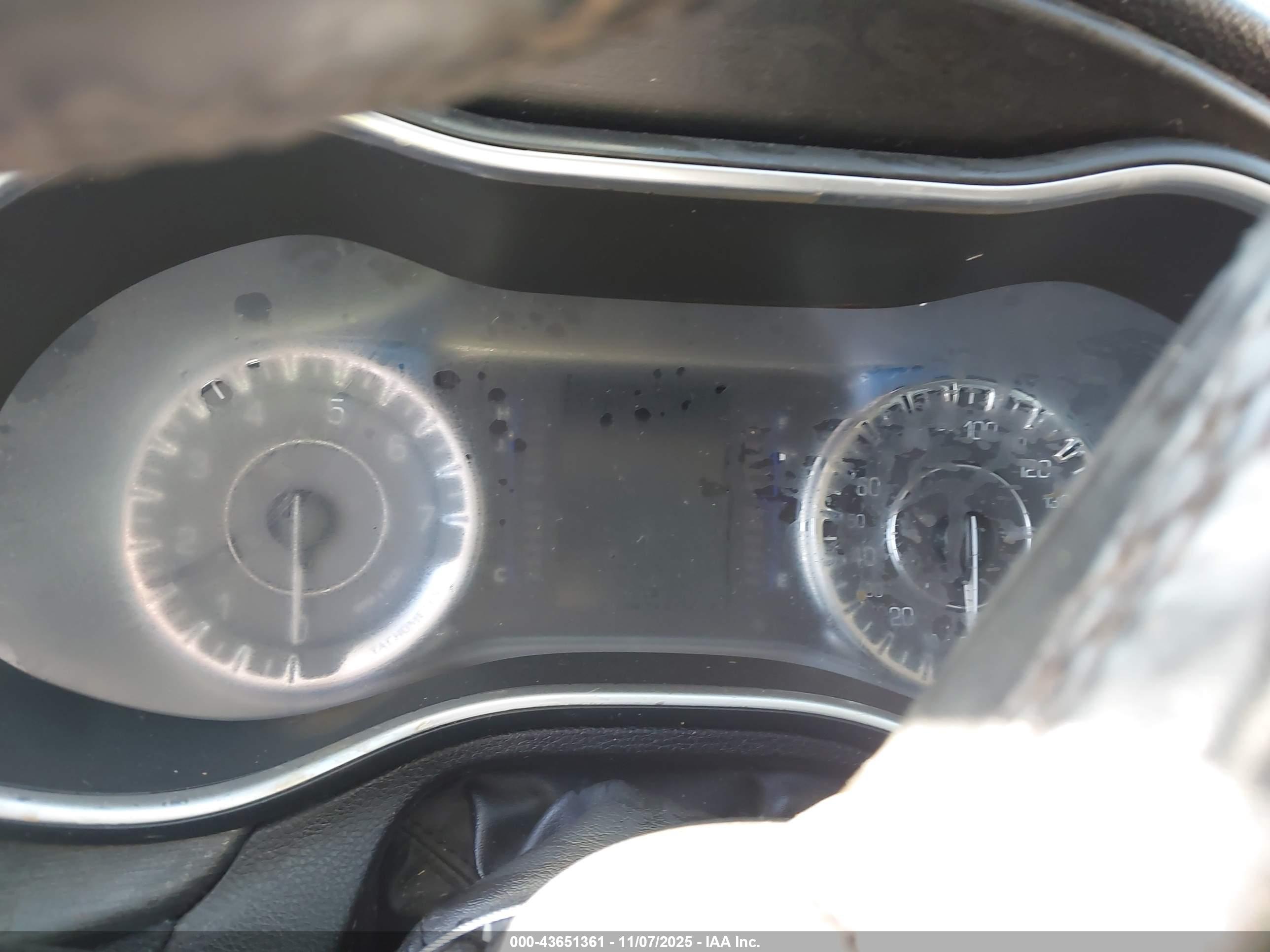 CHRYSLER 200 image 7