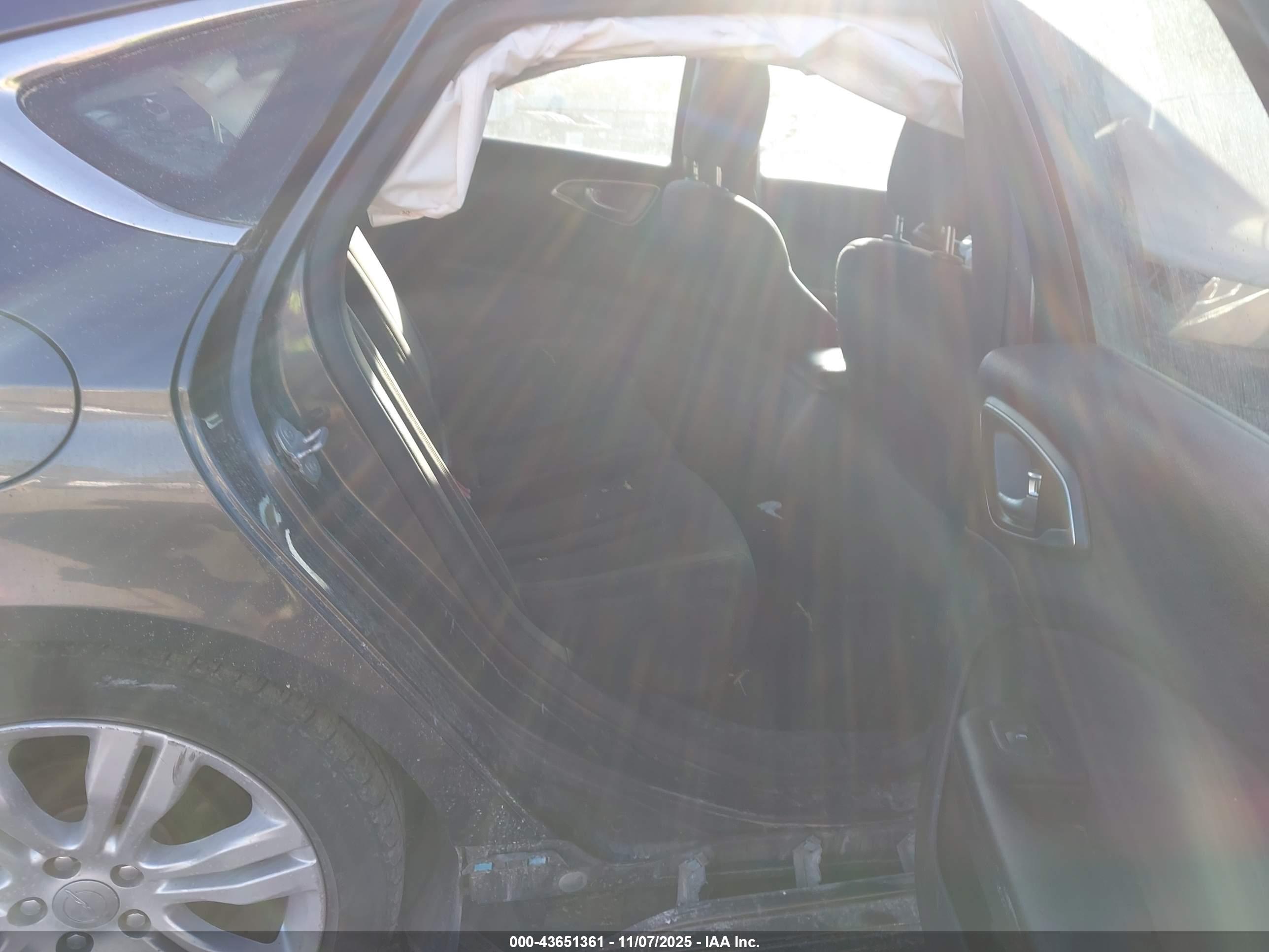 CHRYSLER 200 image 8