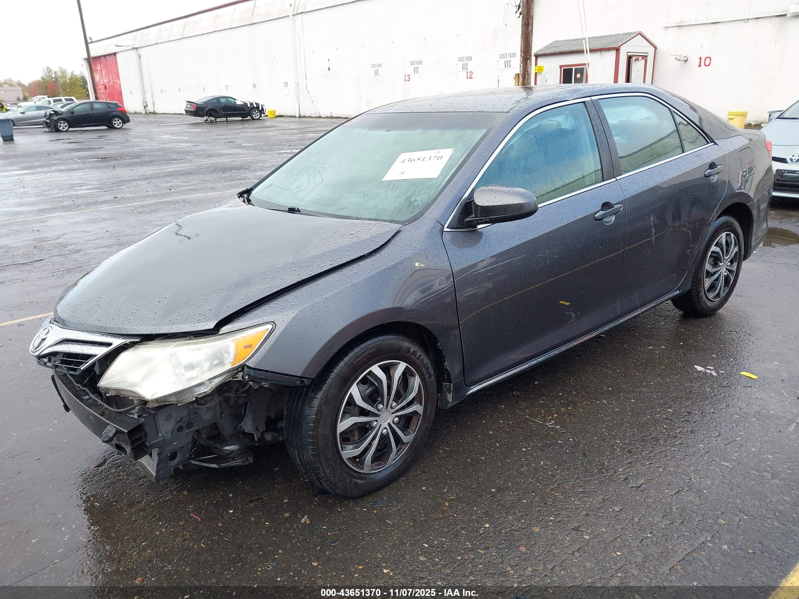 TOYOTA CAMRY image 2