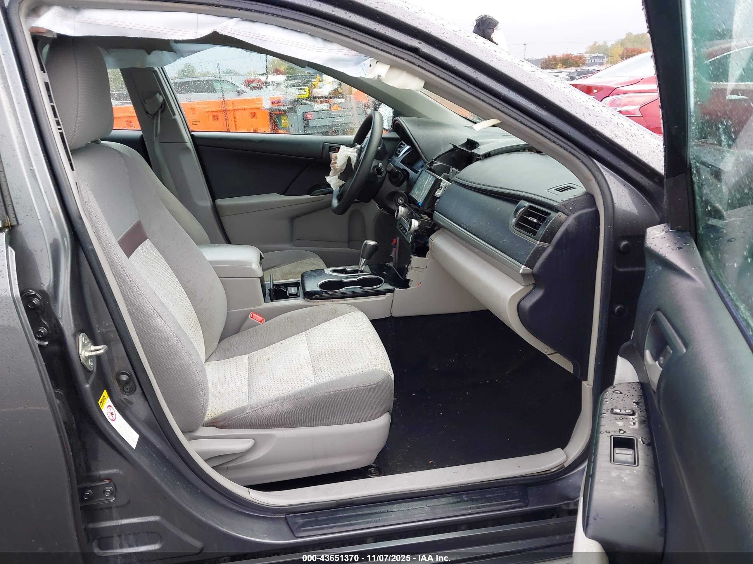 TOYOTA CAMRY image 5