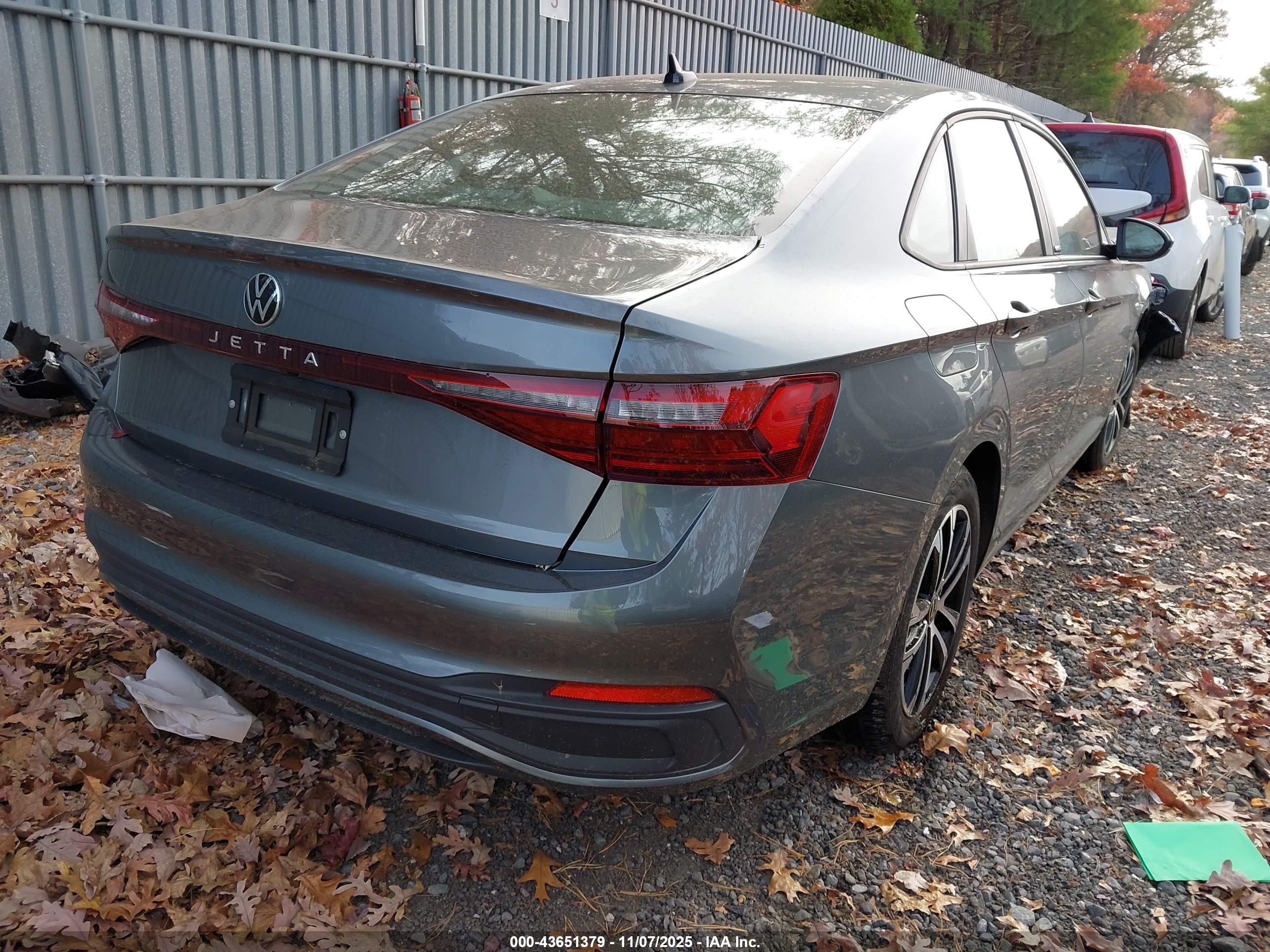 VOLKSWAGEN JETTA image 4