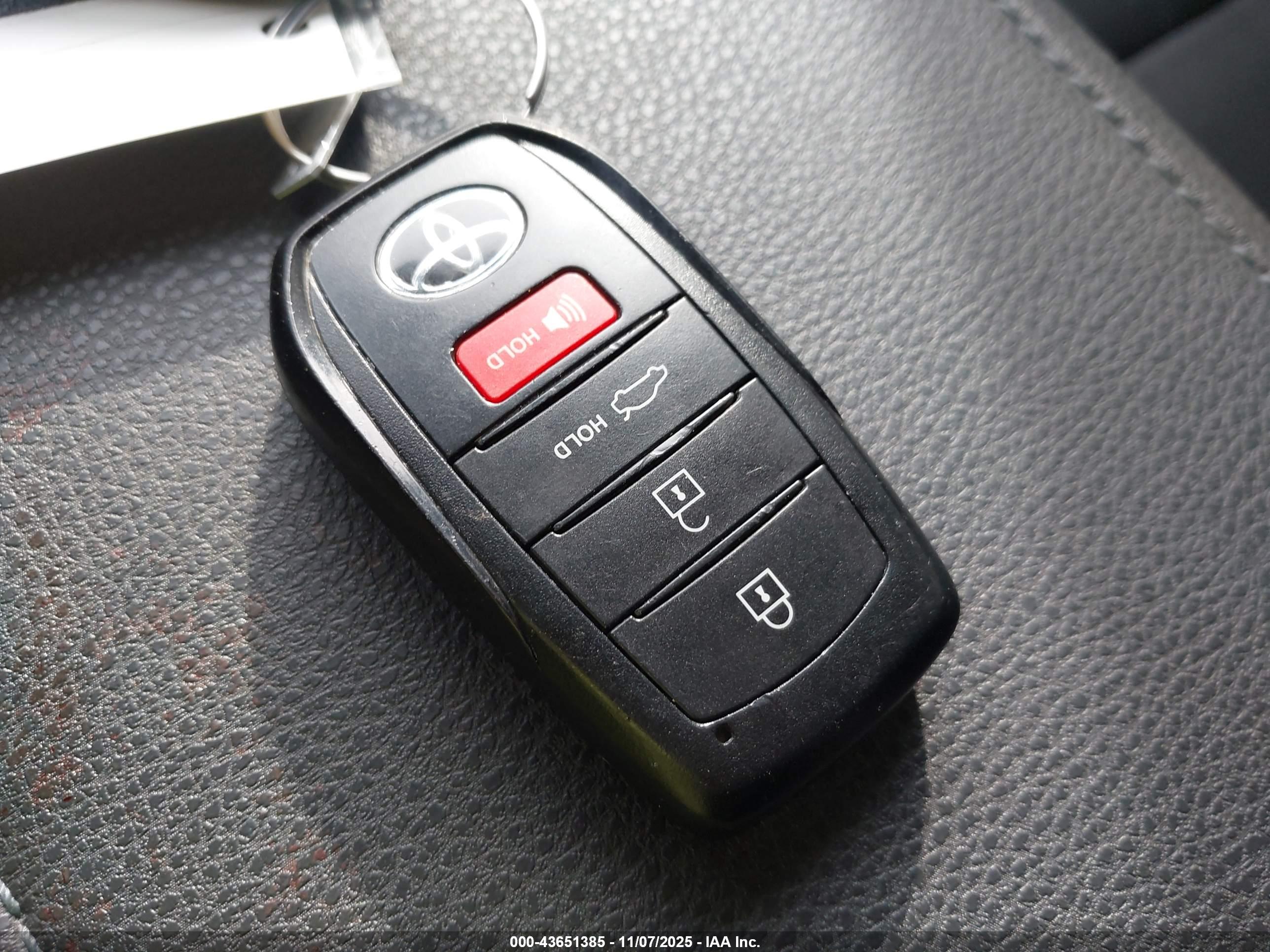TOYOTA CAMRY image 11
