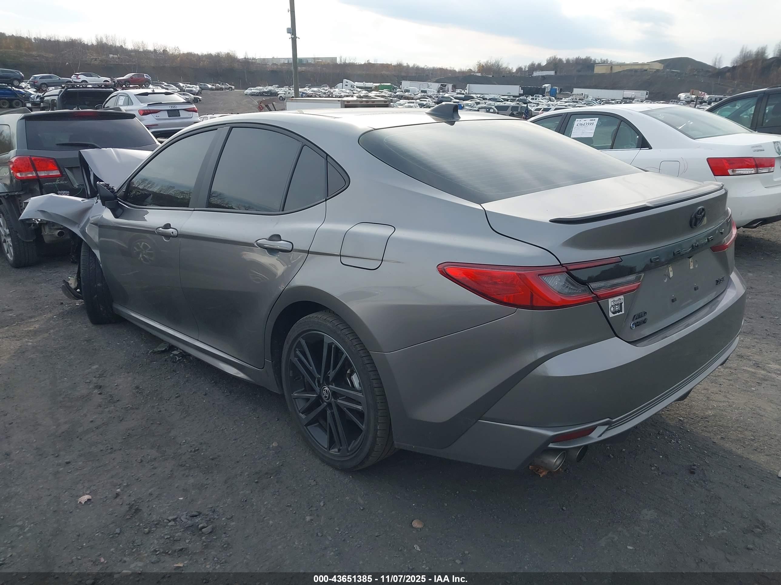 TOYOTA CAMRY image 3