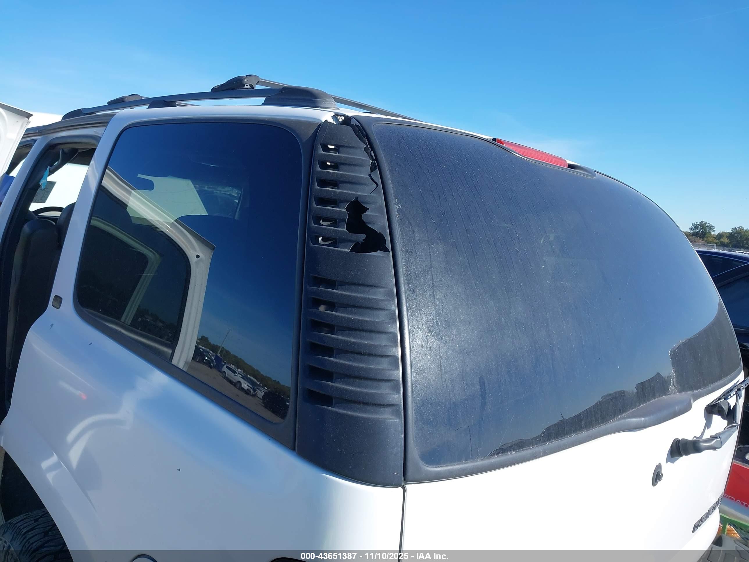 CHEVROLET TAHOE image 6