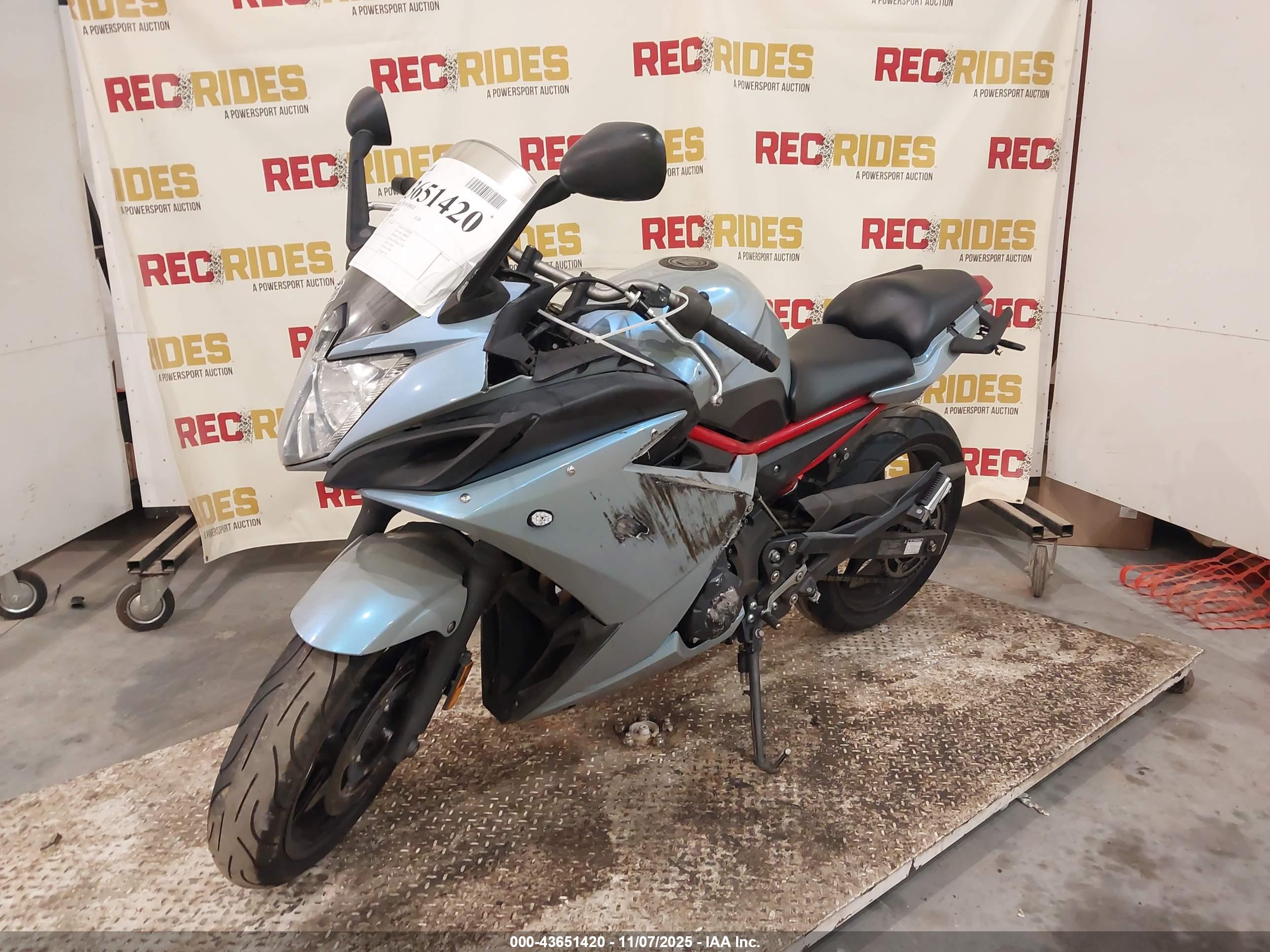YAMAHA FZ6 image 2