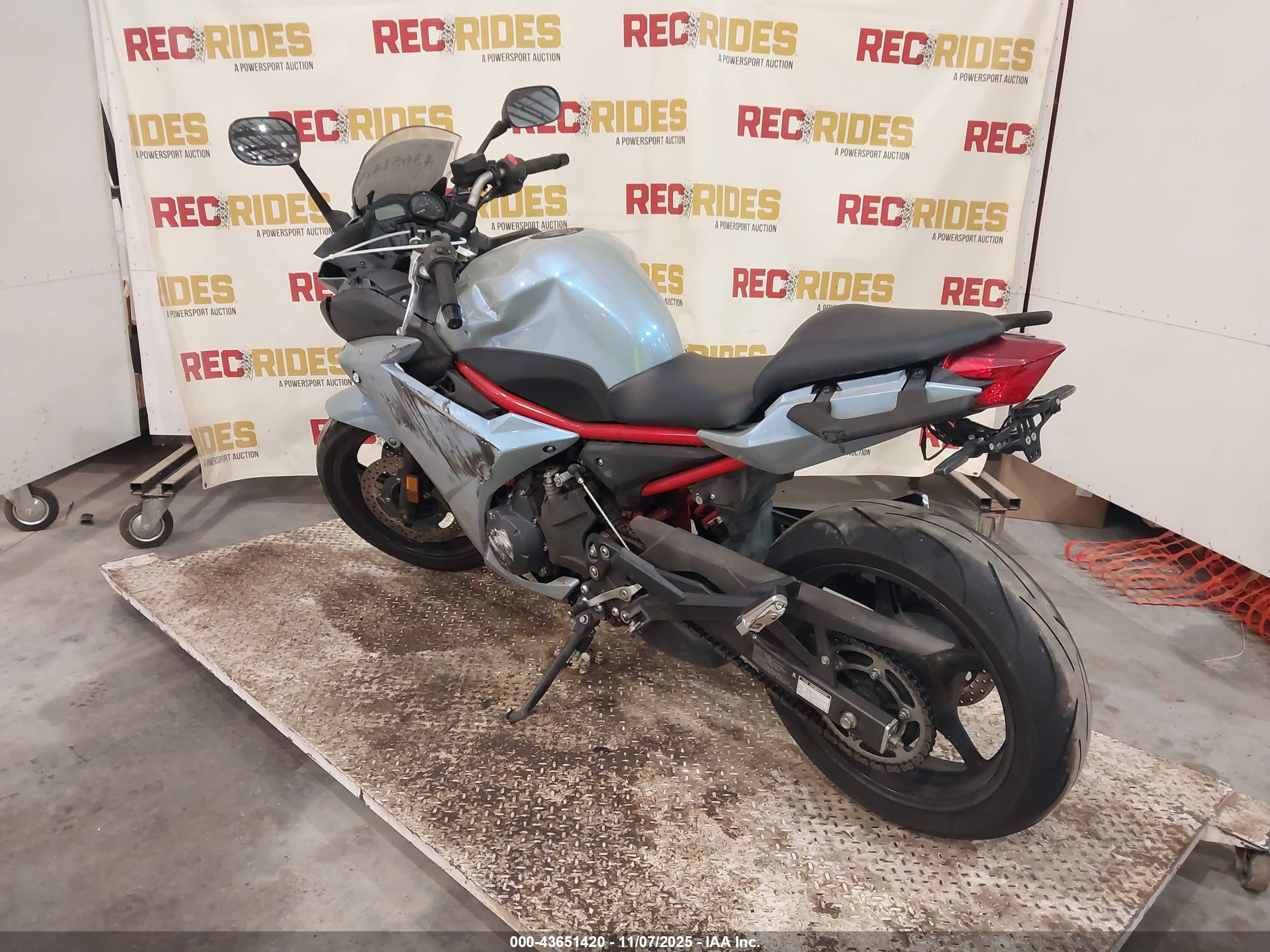 YAMAHA FZ6 image 3