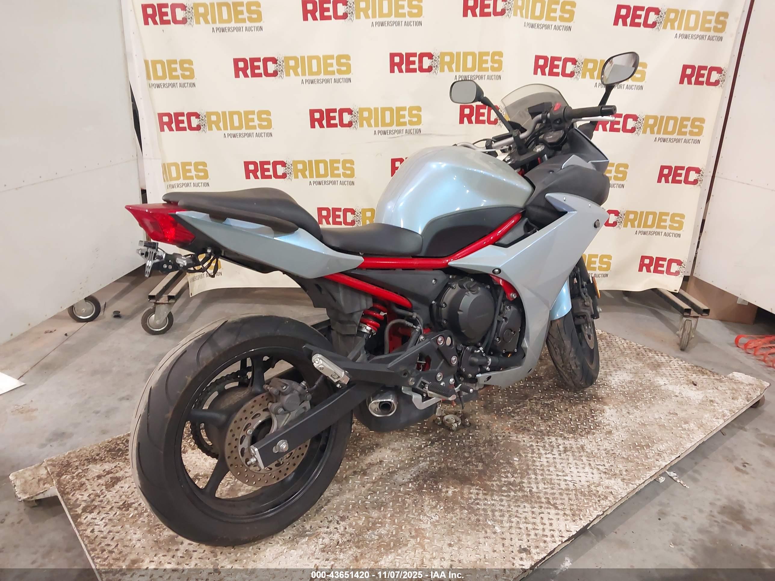YAMAHA FZ6 image 4