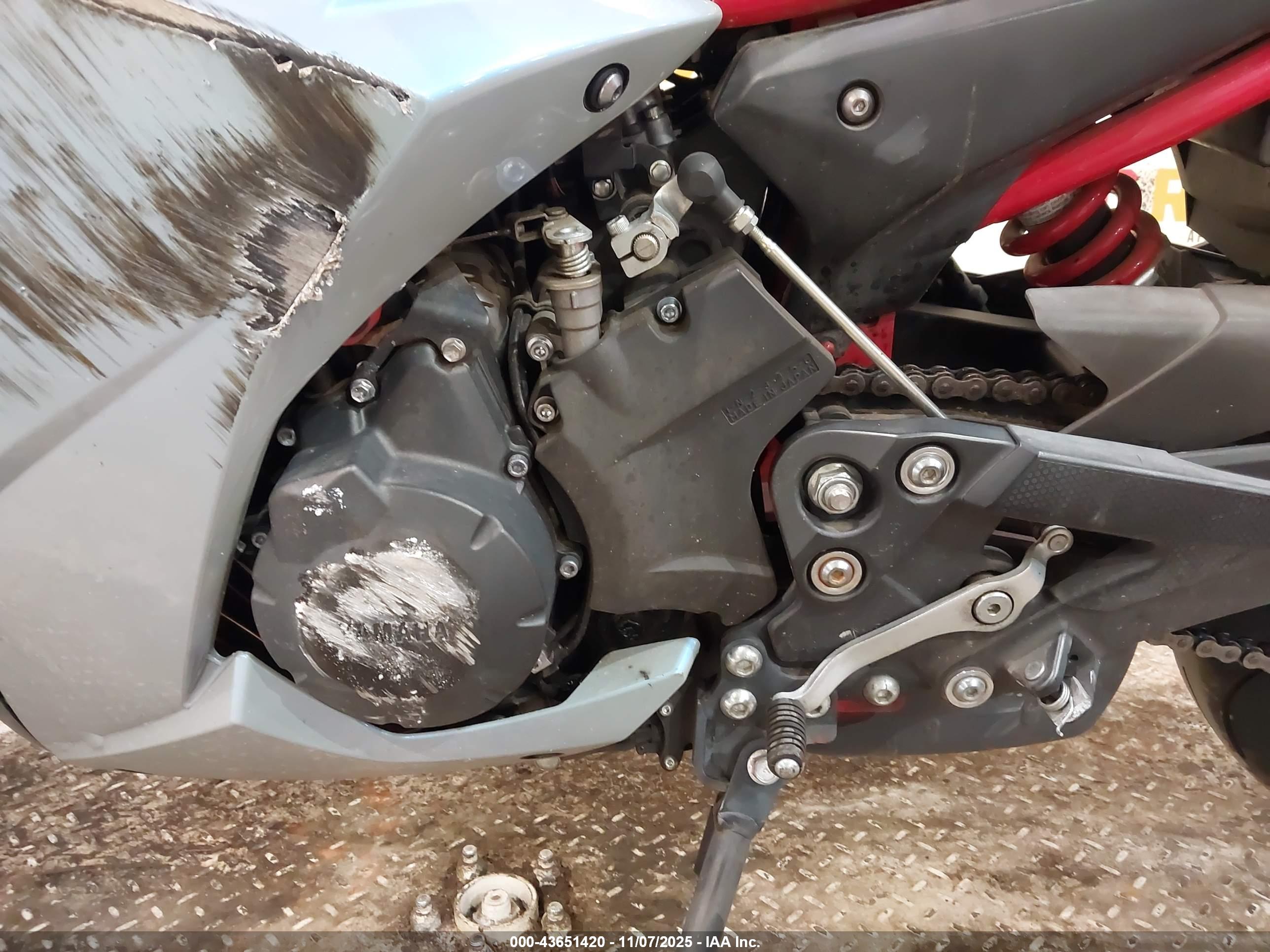 YAMAHA FZ6 image 9