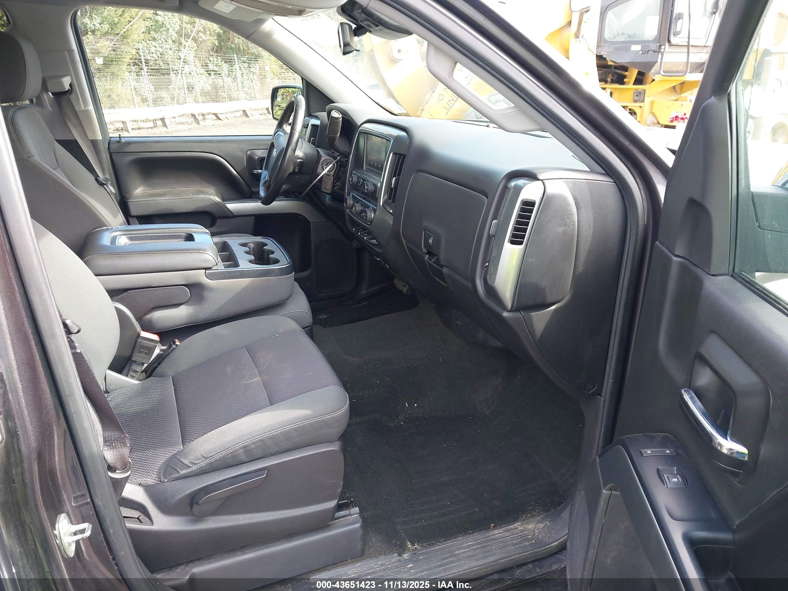 CHEVROLET SILVERADO image 5