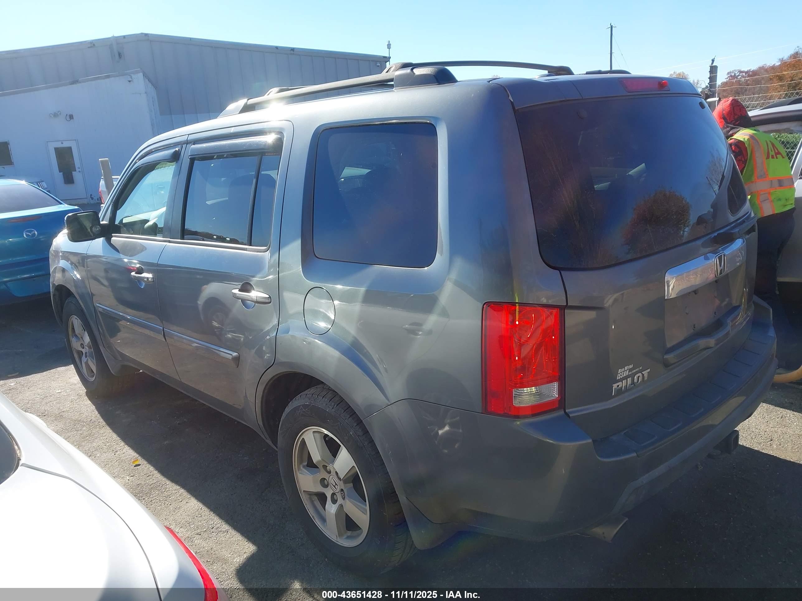 HONDA PILOT image 3